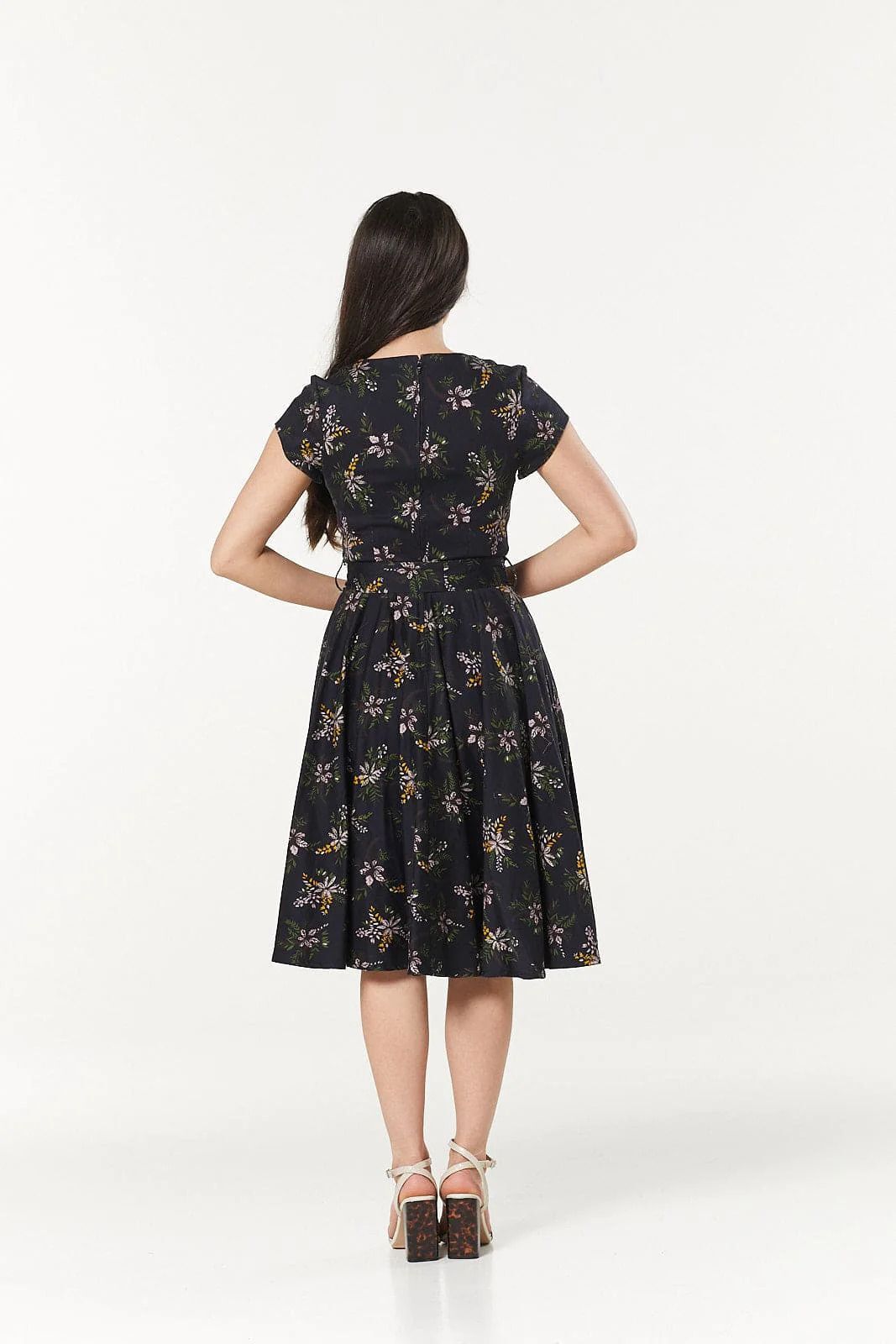 AnyConv-com__Timeless_NATALIA_FLORAL_Vintage_50s_Kurzarm_50s_SWING_DRESS_Kleid_Schwarz-3