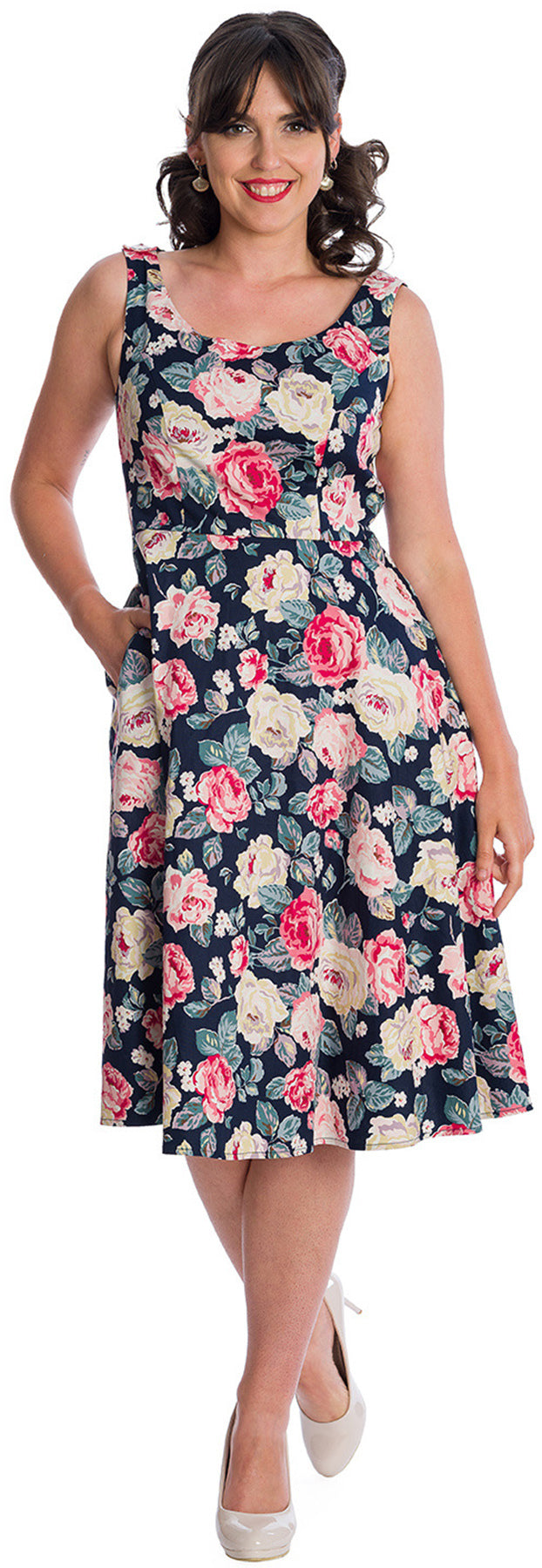 Banned_ROSE_BLOOM_FIT_and_FLARE_Blueten_FLOWERS_Traeger_50s_SWING_DRESS_Kleid_killer_kirsche_1