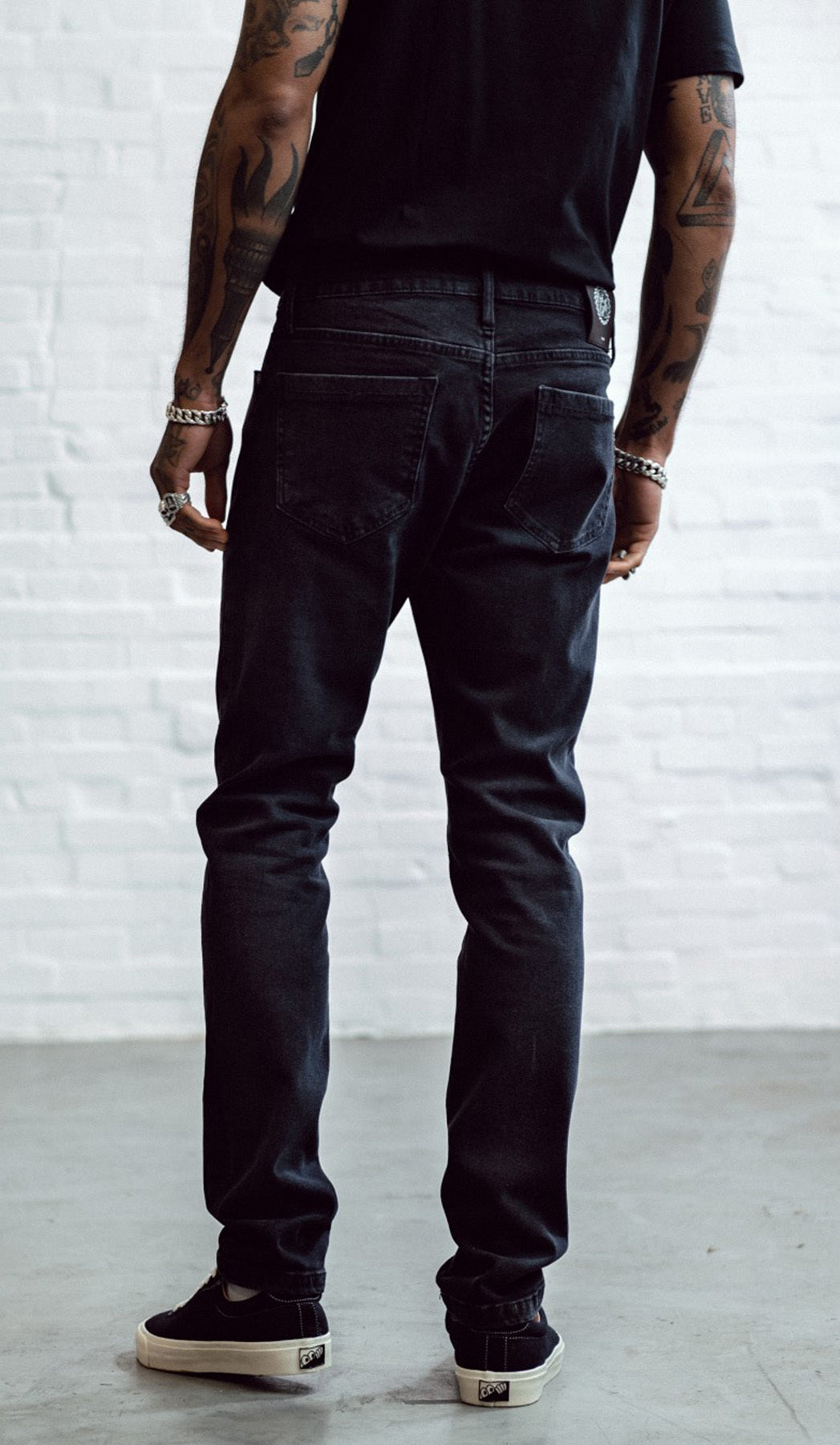 Chet_Rock_HELLFIRE__Retro_Denim_5-Pocket_Oldschool_SLIM_FIT_JEANS_Schwarz_killer_kirsche_5h2DYFLJxhonEw