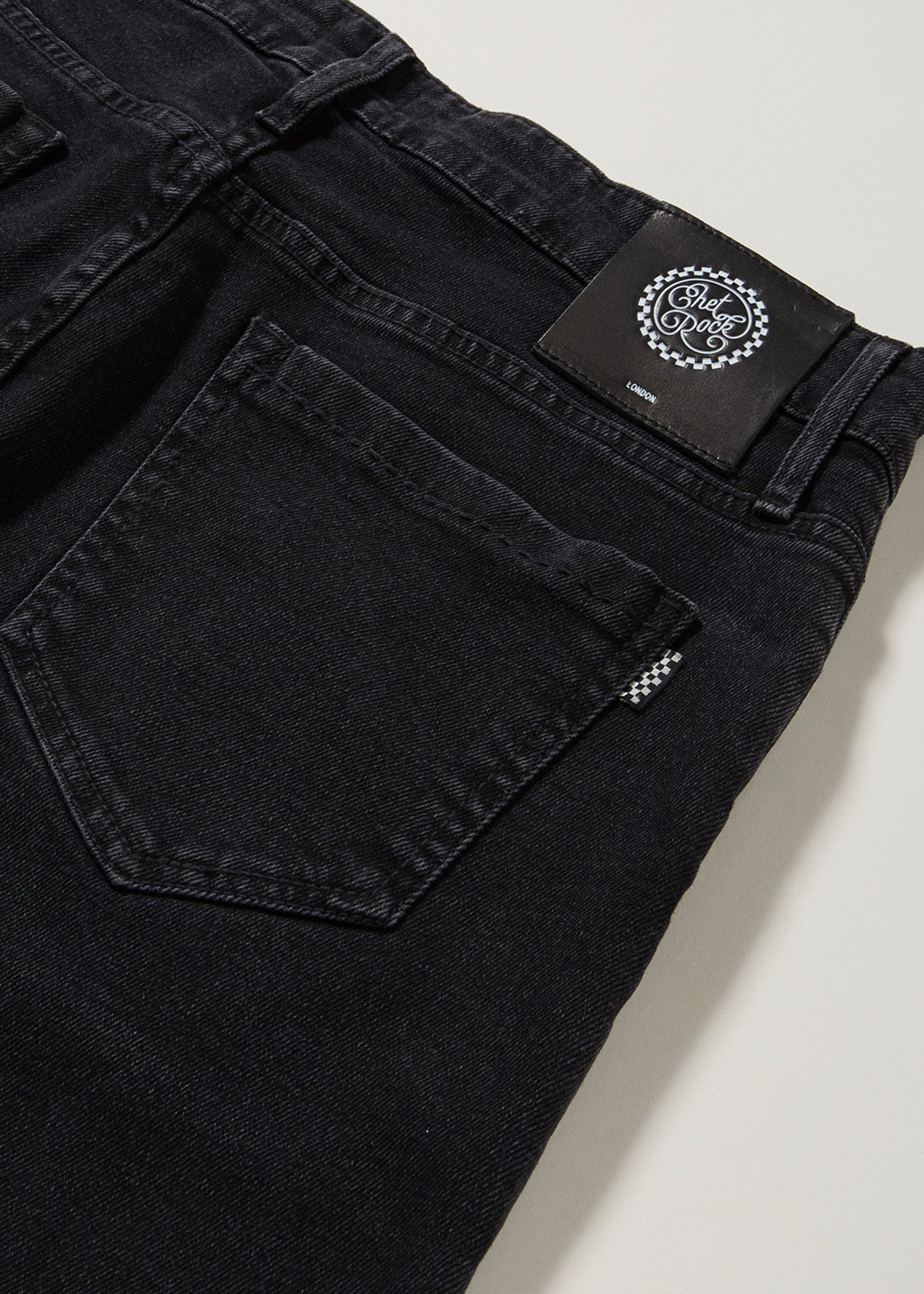Chet_Rock_HELLFIRE__Retro_Denim_5-Pocket_Oldschool_SLIM_FIT_JEANS_Schwarz_killer_kirsche_7JE5saGbyWt8sL