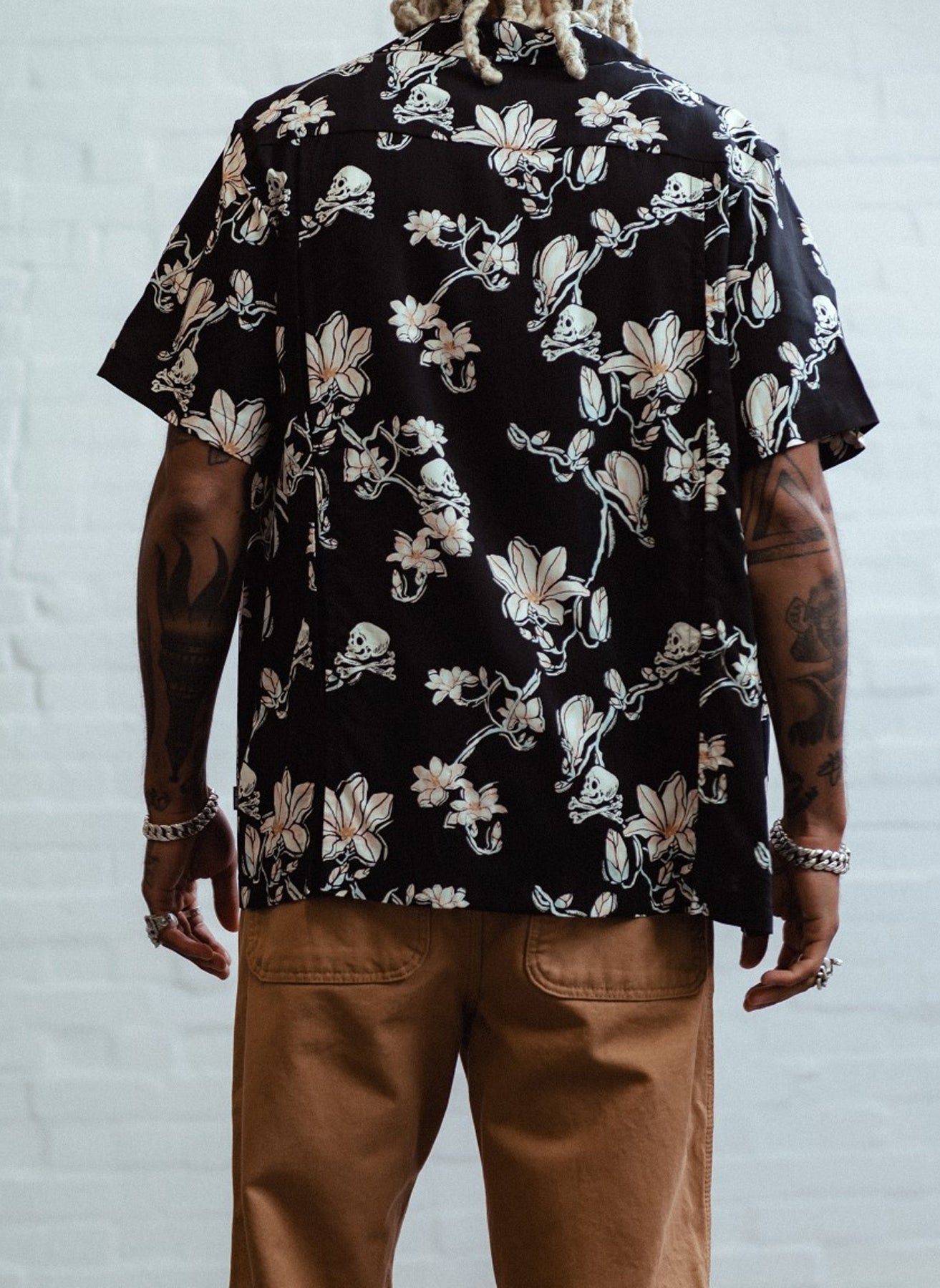 Chet_Rock_SKULLS_AND_FLOWERS_Retro_TOTENKOPF_Blumen_Kurzarm_HEMD_Shirt_killer_kirsche_3