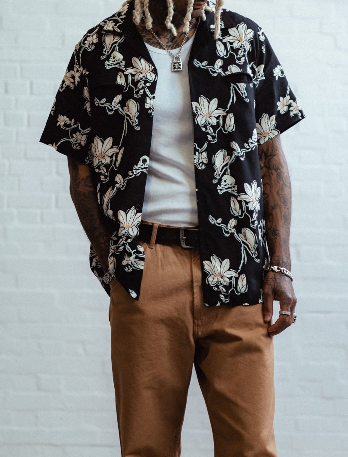 Chet_Rock_SKULLS_AND_FLOWERS_Retro_TOTENKOPF_Blumen_Kurzarm_HEMD_Shirt_killer_kirsche__2