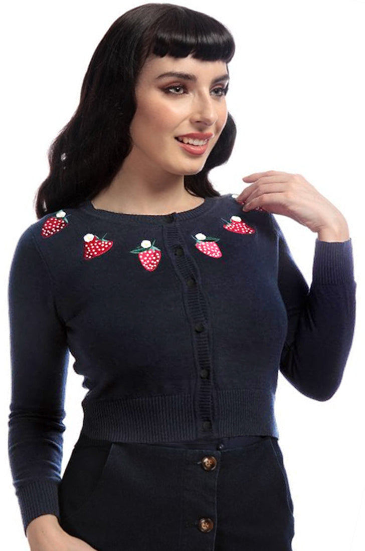 Collectif_ABIGAIL_Vintage_STRAWBERRY_Erdbeeren_Cropped_CARDIGAN_Strickjacke-1