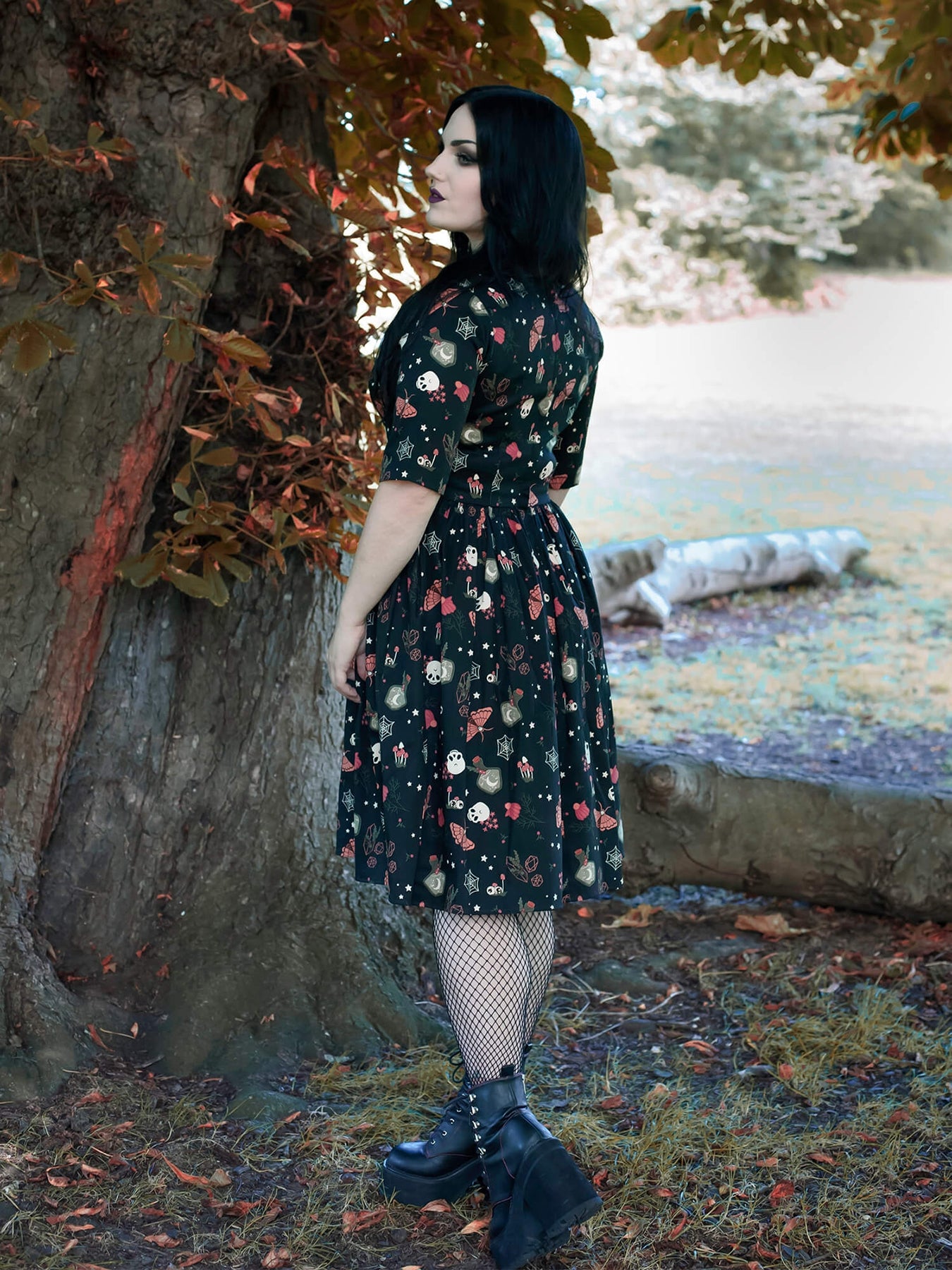 Collectif_AMBER-LEA_Spooky_WITCHES_GARDEN_Skulls_Halbarm_SWING_DRESS_Kleid_killer_kirsche_2