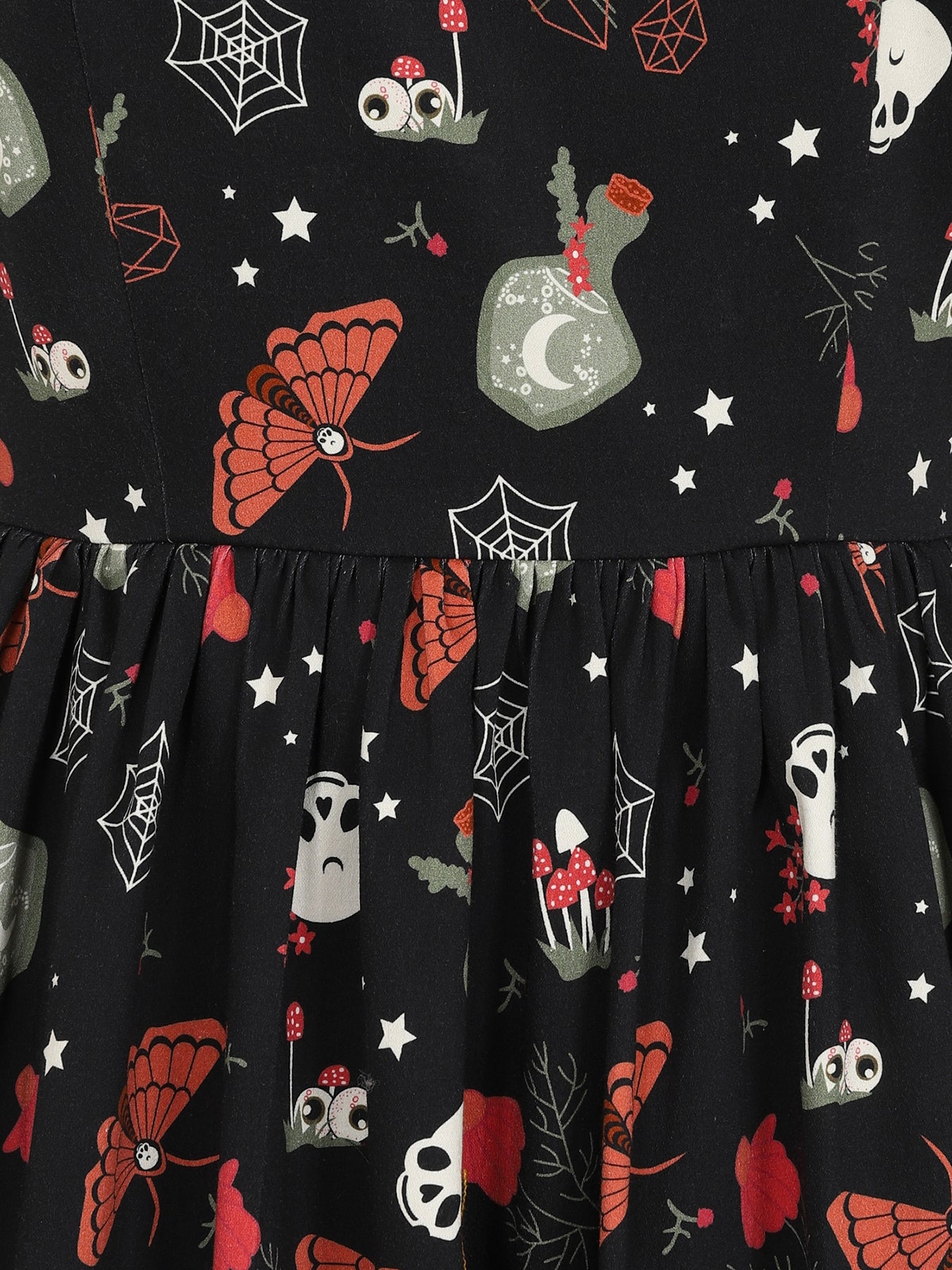 Collectif_AMBER-LEA_Spooky_WITCHES_GARDEN_Skulls_Halbarm_SWING_DRESS_Kleid_killer_kirsche_6