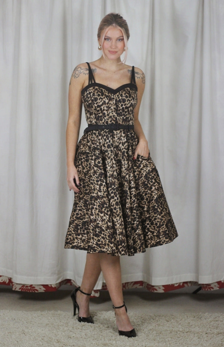 Collectif_NOVA_LEOPARD_SWING_DRESS_Vintage_Traeger_Kleid_Rockabilly_killer_kirsche_3