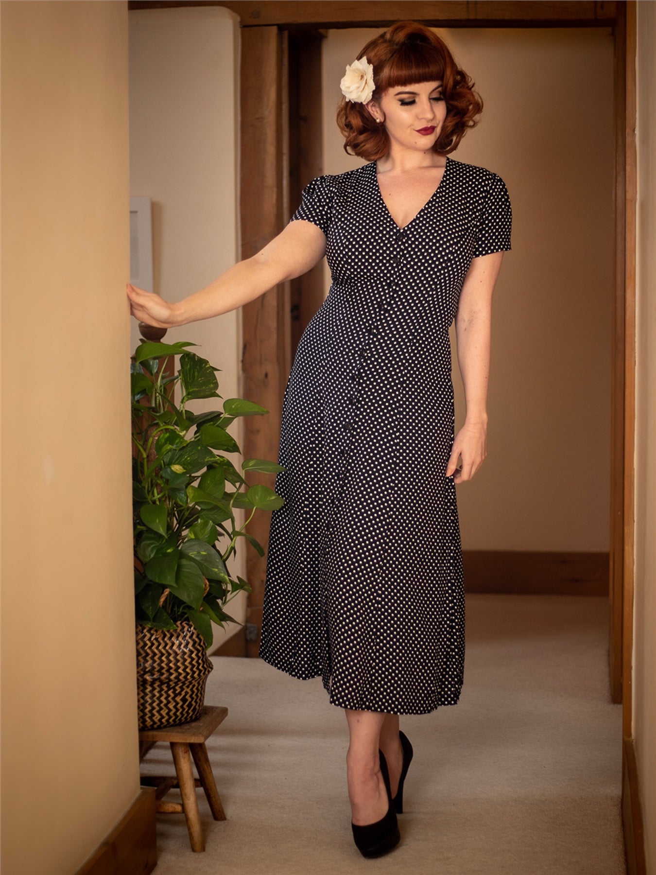 Collectif_RILEY_Vintage_MINI_POLKA_DOT_Punkte_V-Neck_MIDI_Kurzarm_A-LINIE_DRESS_Kleid_Killer_Kirsche-3