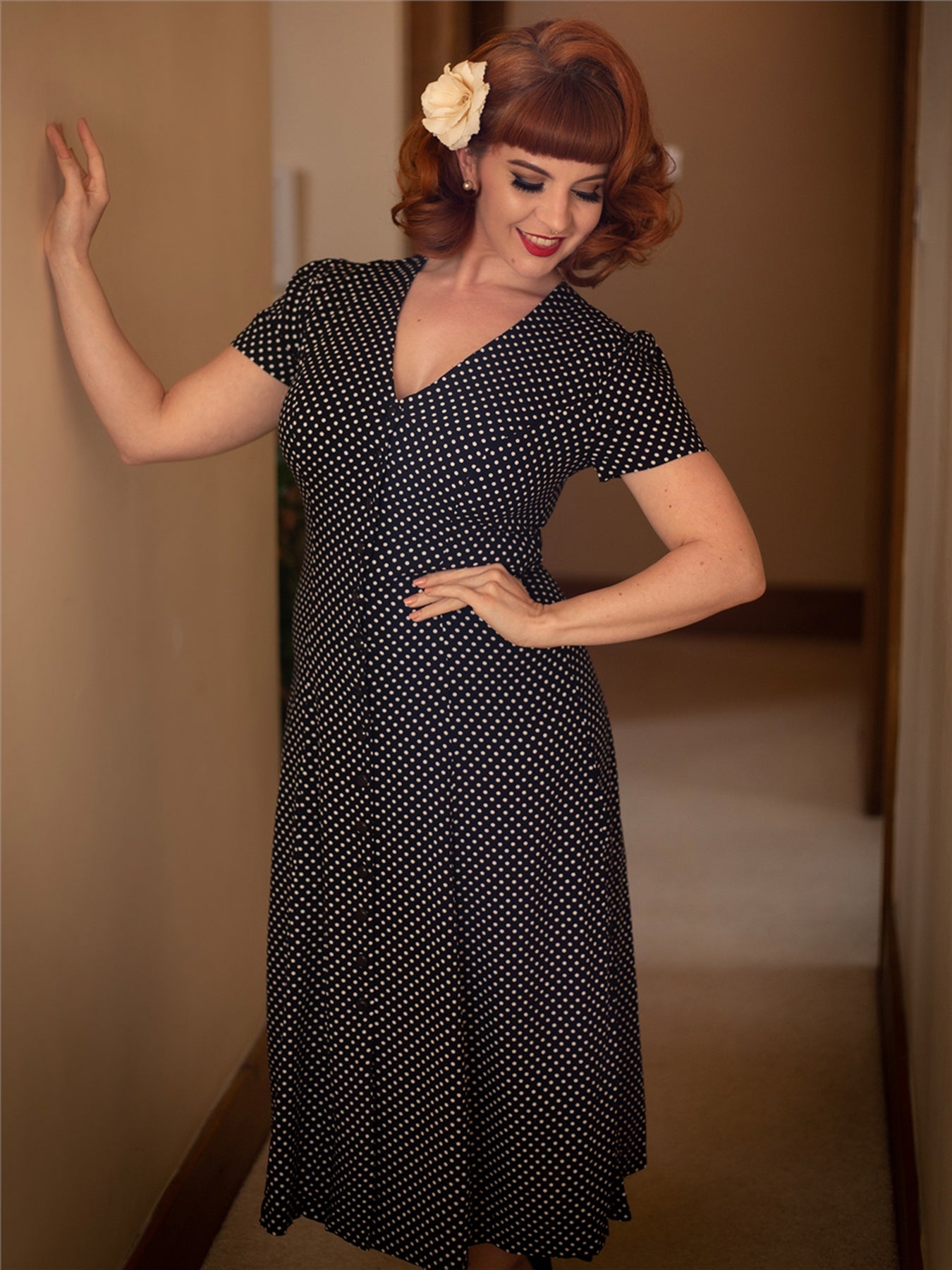Collectif_RILEY_Vintage_MINI_POLKA_DOT_Punkte_V-Neck_MIDI_Kurzarm_A-LINIE_DRESS_Kleid_Killer_Kirsche-4