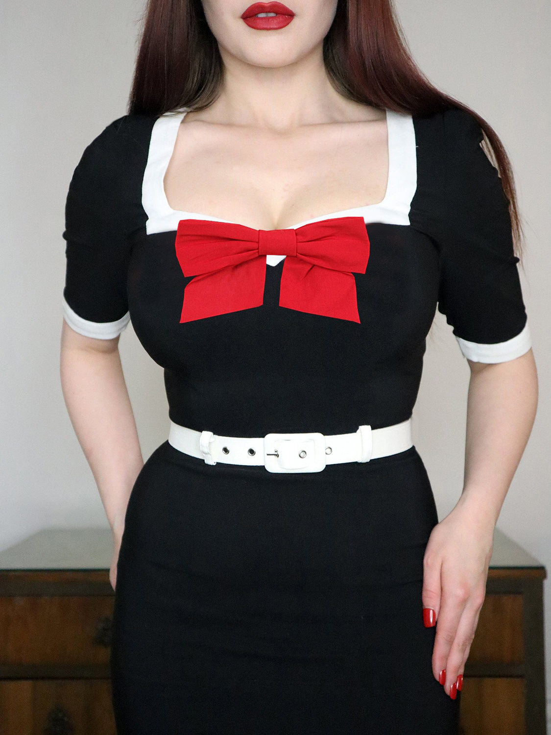 Collectif_SADIE_Retro_BIG_BOW_50s_Halbarm_Bleistiftkleid_PENCIL_DRESS_Schwarz_killer_kirsche_3