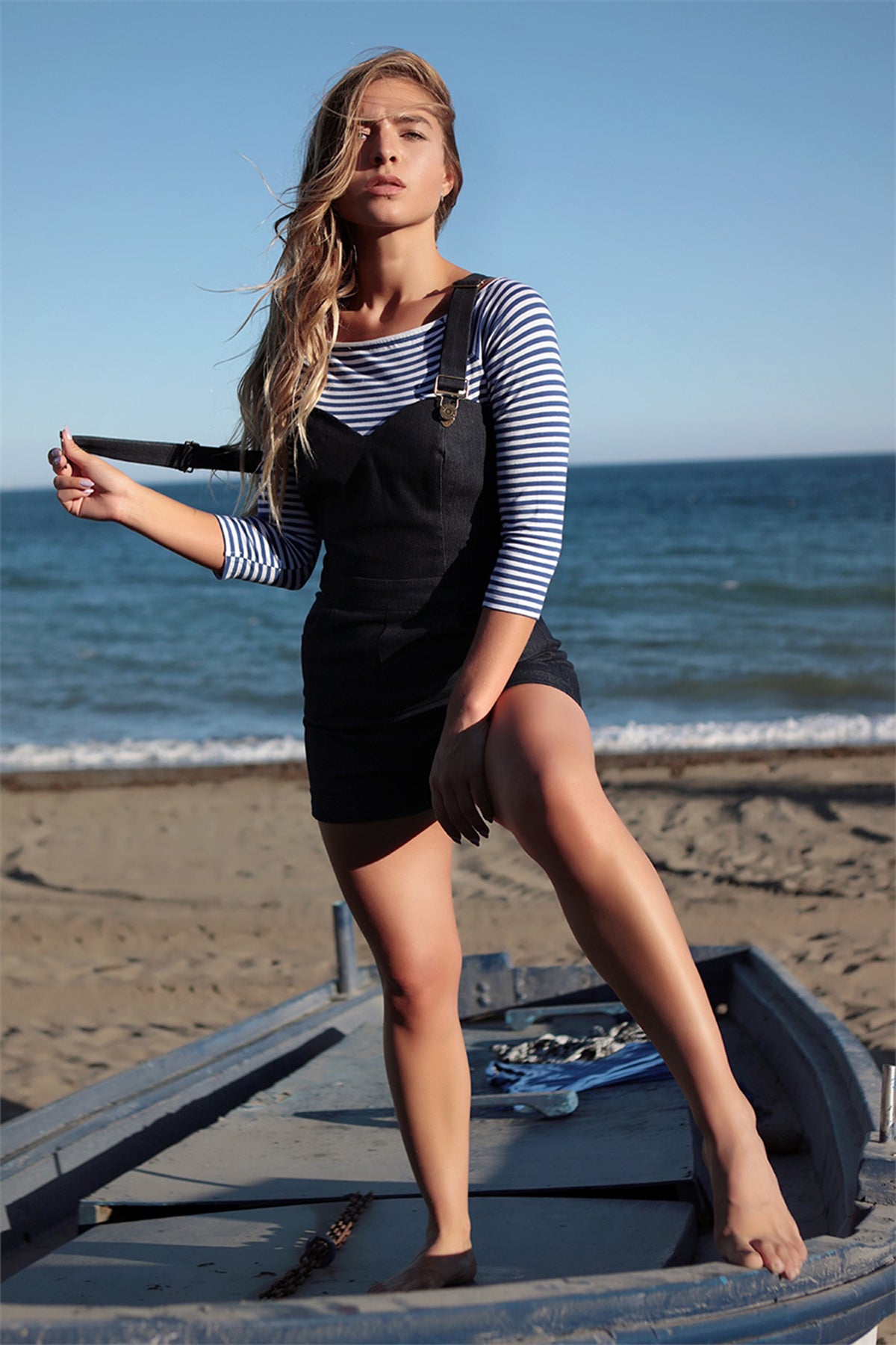 Collectif_WILLOW_Retro_DENIM_Jeans_Shorts_50s_TRaeGER_PLAYSUIT_Jumpsuit_Blau_Killer_Kirsche-2