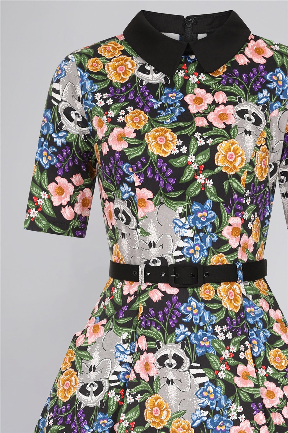Collectif_WINONA_FOREST_Vintage_Floral_RACCOON_Waschbaer_BUBIKRAGEN_Kleid_Dress-6NEMCC0kcEbRU8