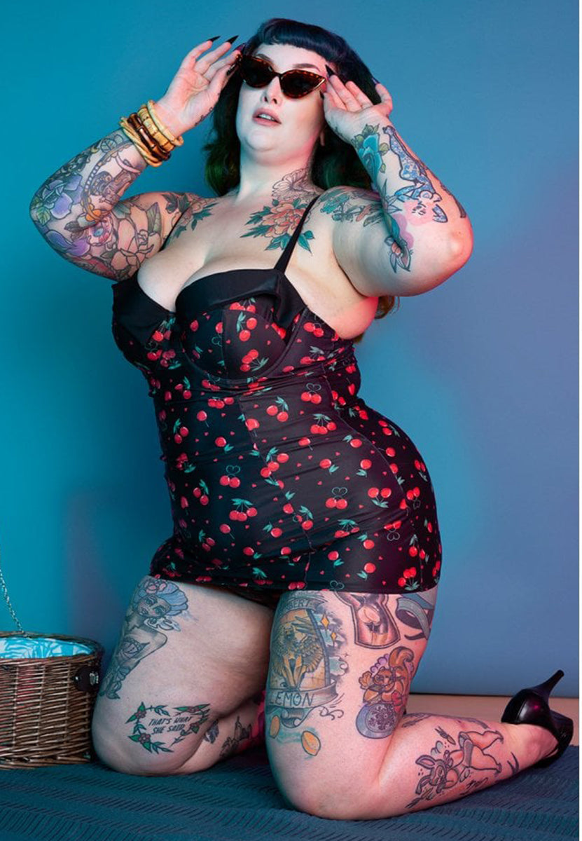 Collectif_x_Playful_Promises_CHERRY_LOVE_Kirschen_Skirted_SWIMSUIT_Badeanzug-3wGMJ2jrc7UdSm