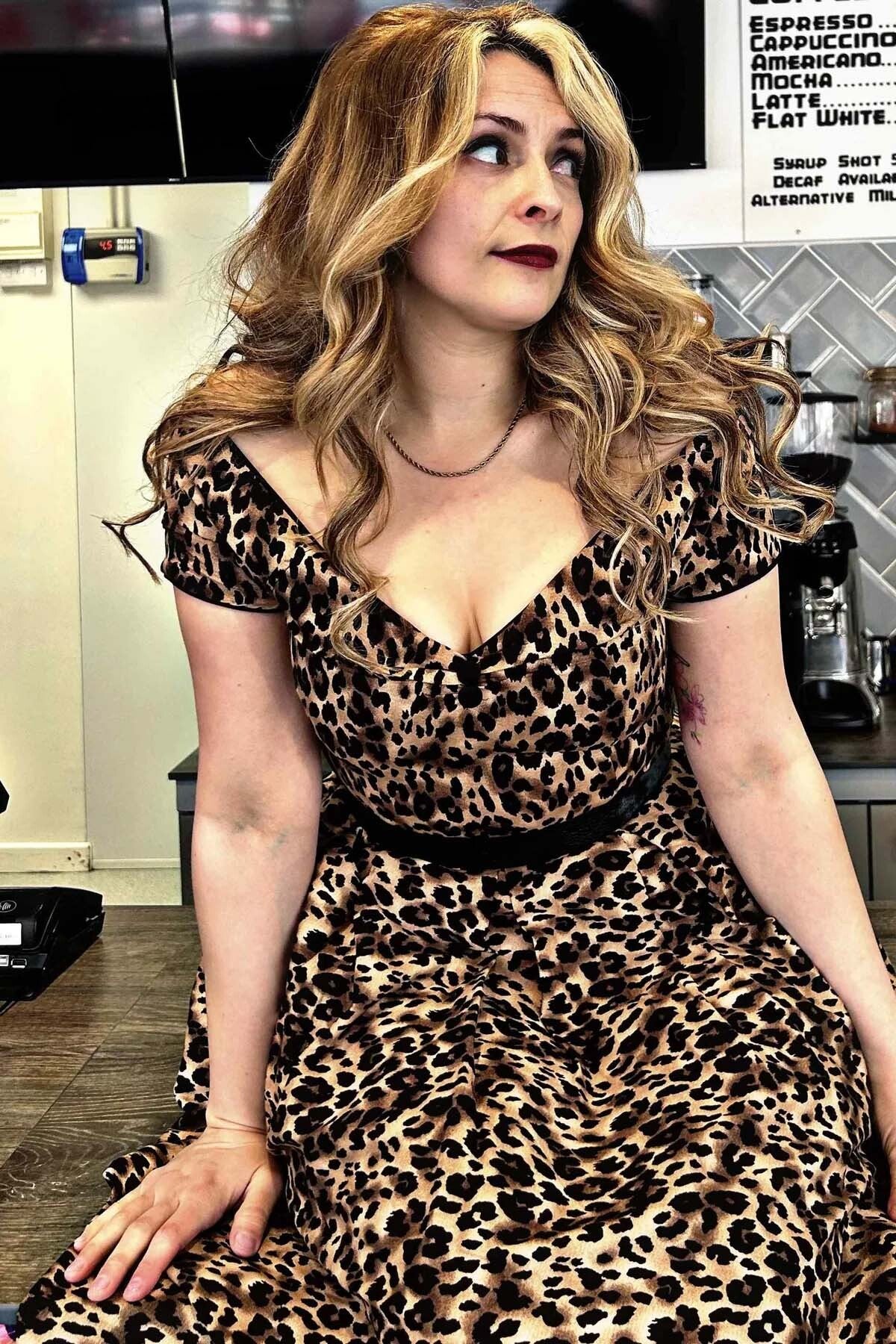 Dolly__Dotty_LILY_LEOPARD_50s_Pleated_V-Neck_Vintage_Leo_SWING_DRESS_Kleid_-_Schwarz-Braun-64UZwi8VsAGNUf