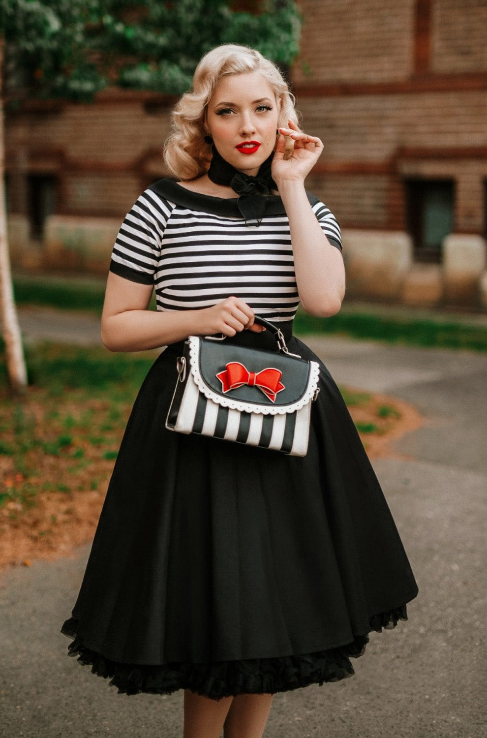Dolly_and_Dotty_Darlene_Black_White_Stripes_Swing_Dress_KLEID_streifen_schwarz_killer_kirsche_3