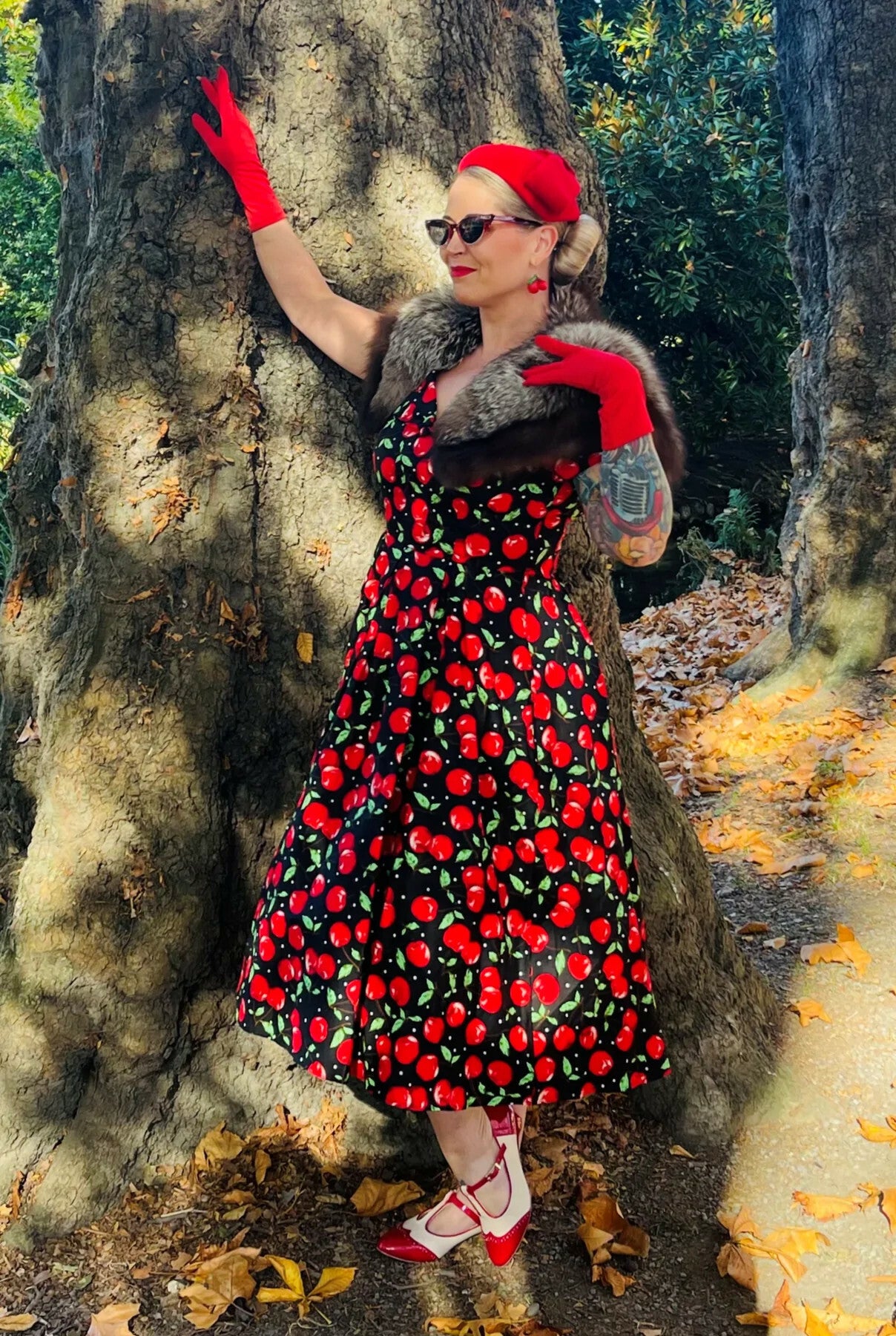 Dolly_and_Dotty_LILY_50s_CHERRY_Kirschen_Pleated_V-Neck_SWING_DRESS_Kleid__killer_kirsche_54ctXyizV1Ju2y