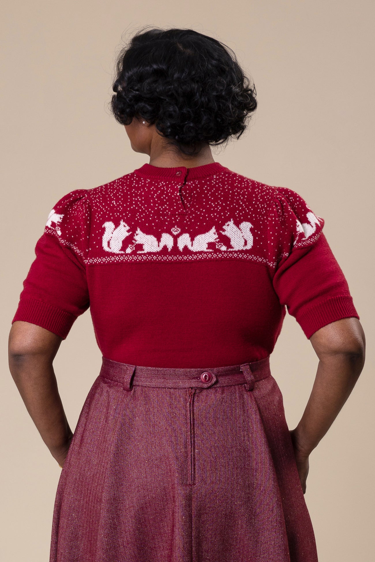 Emmy_THE_NUTS_ABOUT_YOU_50s_Vintage_Squirrels_Acorns_SWEATER_Knitted_Pullover__Jumper_-_Rot-2