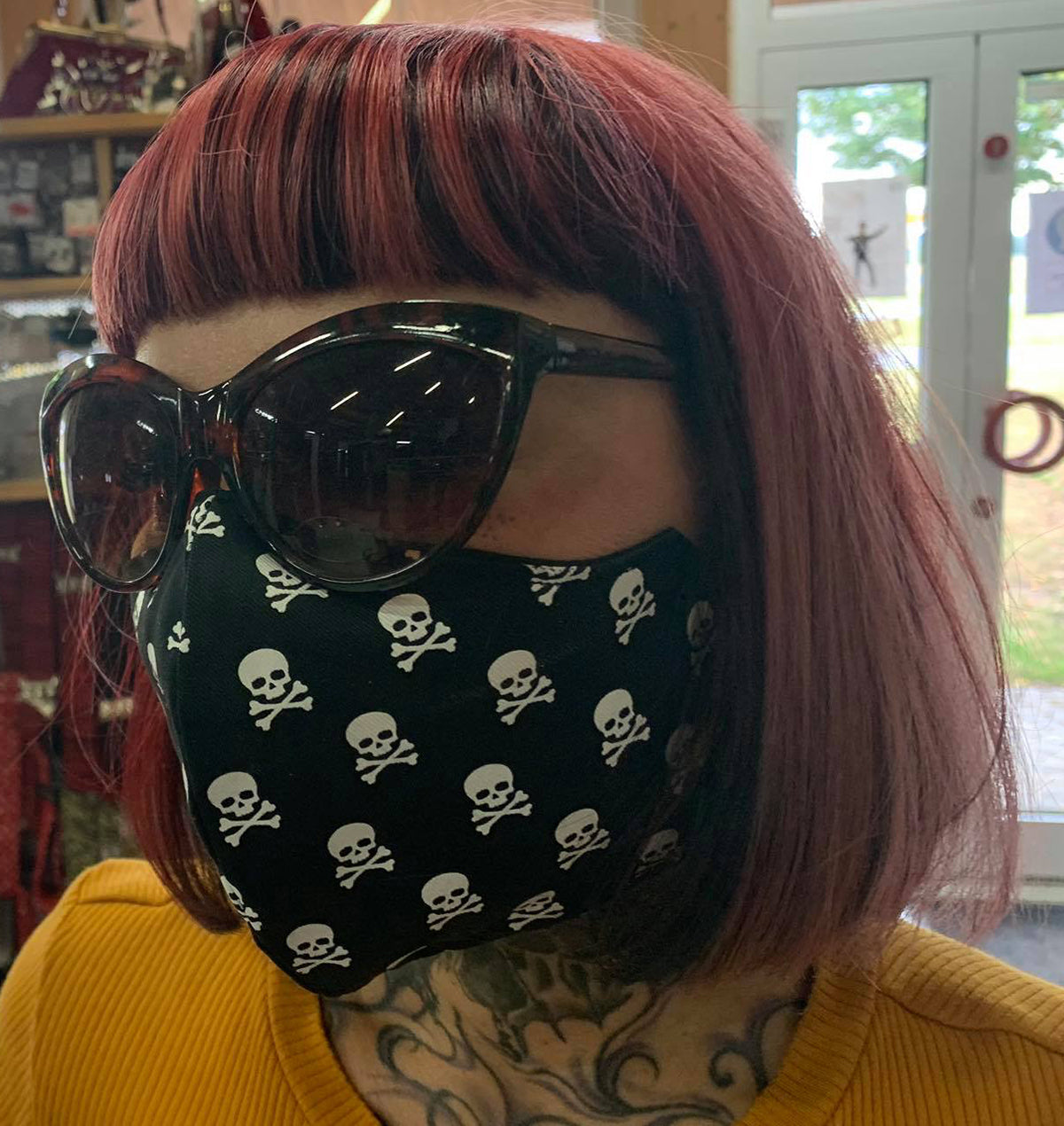 GenaehteTotenkopf_SKULL_BEHELFSMASKE_Behelfs-Mund-Nasen-Maske_mit_Vlies_und_Gummiband02