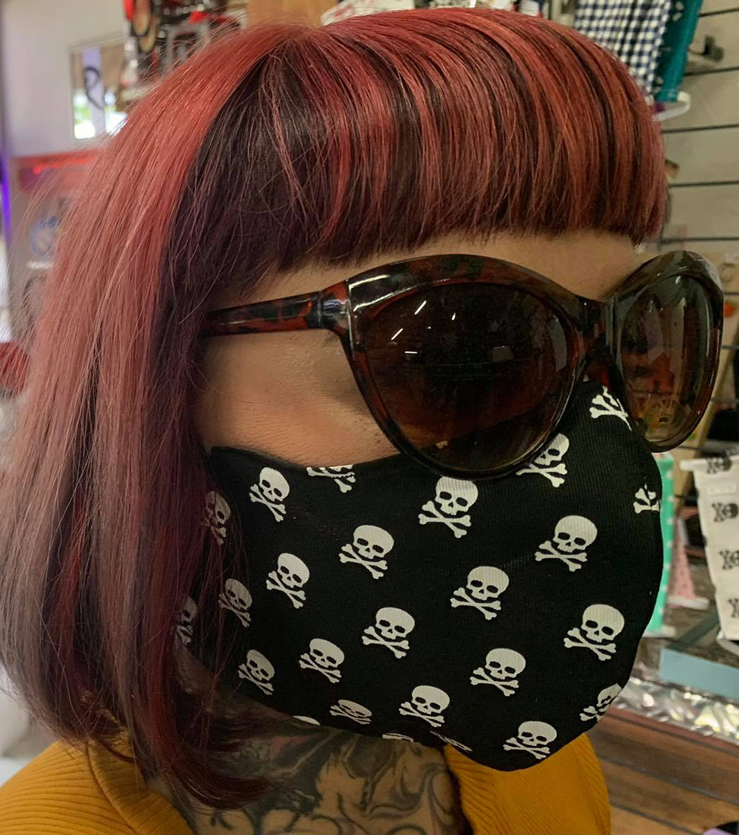 GenaehteTotenkopf_SKULL_BEHELFSMASKE_Behelfs-Mund-Nasen-Maske_mit_Vlies_und_Gummiband03