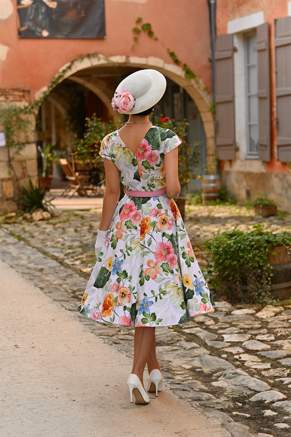 Hearts__Roses_LOTTIE_ROSES_Vintage_Floral_Rosen_V-Neck_Swing_Dress_KLEID_-_Weiss-3