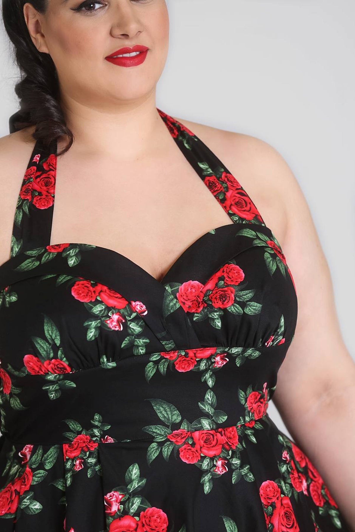 Hell_Bunny_CANNES_Red_Roses_Vintage_Neckholder_KLEID_Plus_Size_Schwarz_killer_kirsche_3