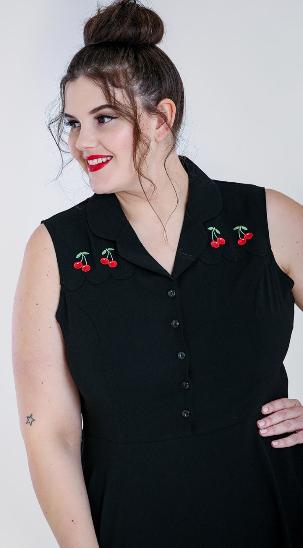 Hell_Bunny_CHERRY_BONBON_50s_Embroidery_V-Neck_SWING_KLEID_Dress_Plus_Size_killer_kirsche_3
