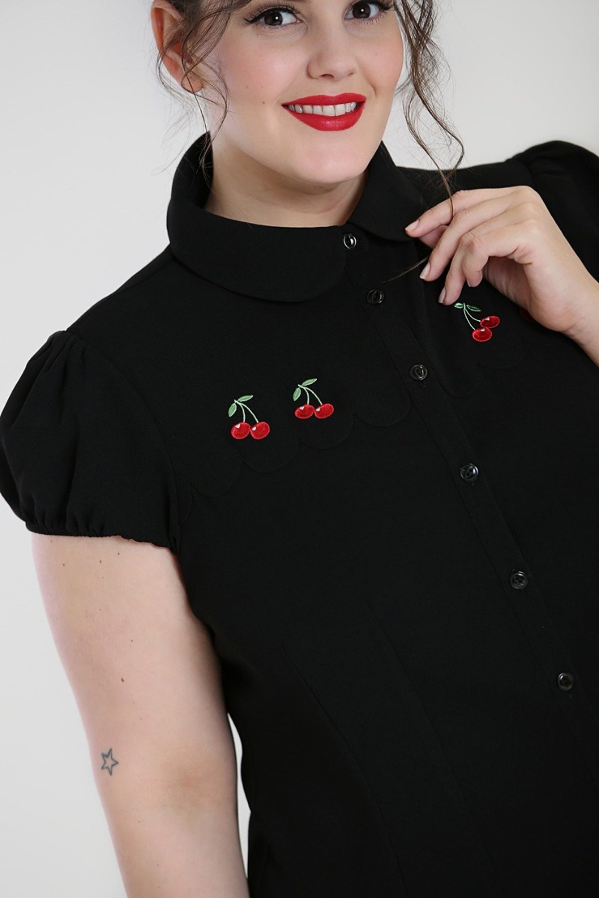 Hell_Bunny_CHERRY_BONBON_50s_Stickerei_PETER_PAN_Kurzarm_BLUSE_Plus_Size_killer_kirsche_2