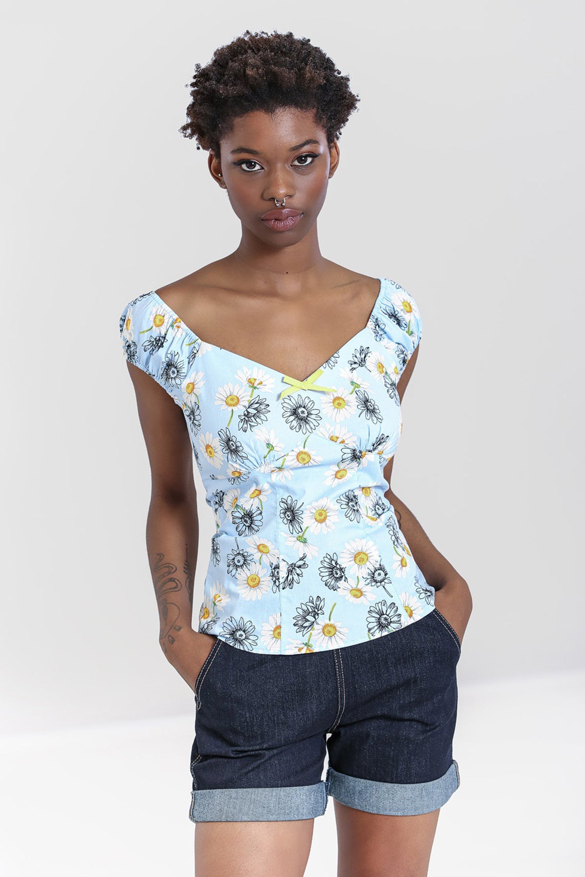 Hell_Bunny_DAISY_Vintage_Margarite_Floral_Bow_Schleife_SHIRT_Bluse_-_Himmelblau_killer_kirsche_4
