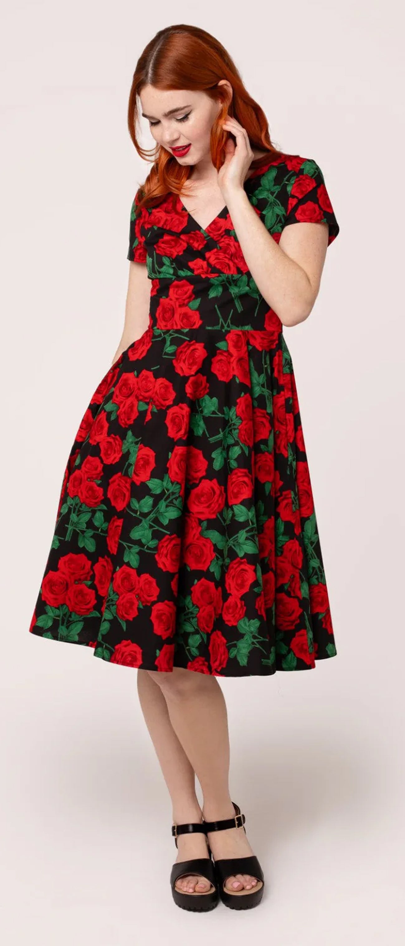 Hell_Bunny_DOLCE_VITA_Vintage_ROSEN_Floral_Retro_Red_Roses_V-Neck_SWING_DRESS_Kleid_-_Schwarz-3