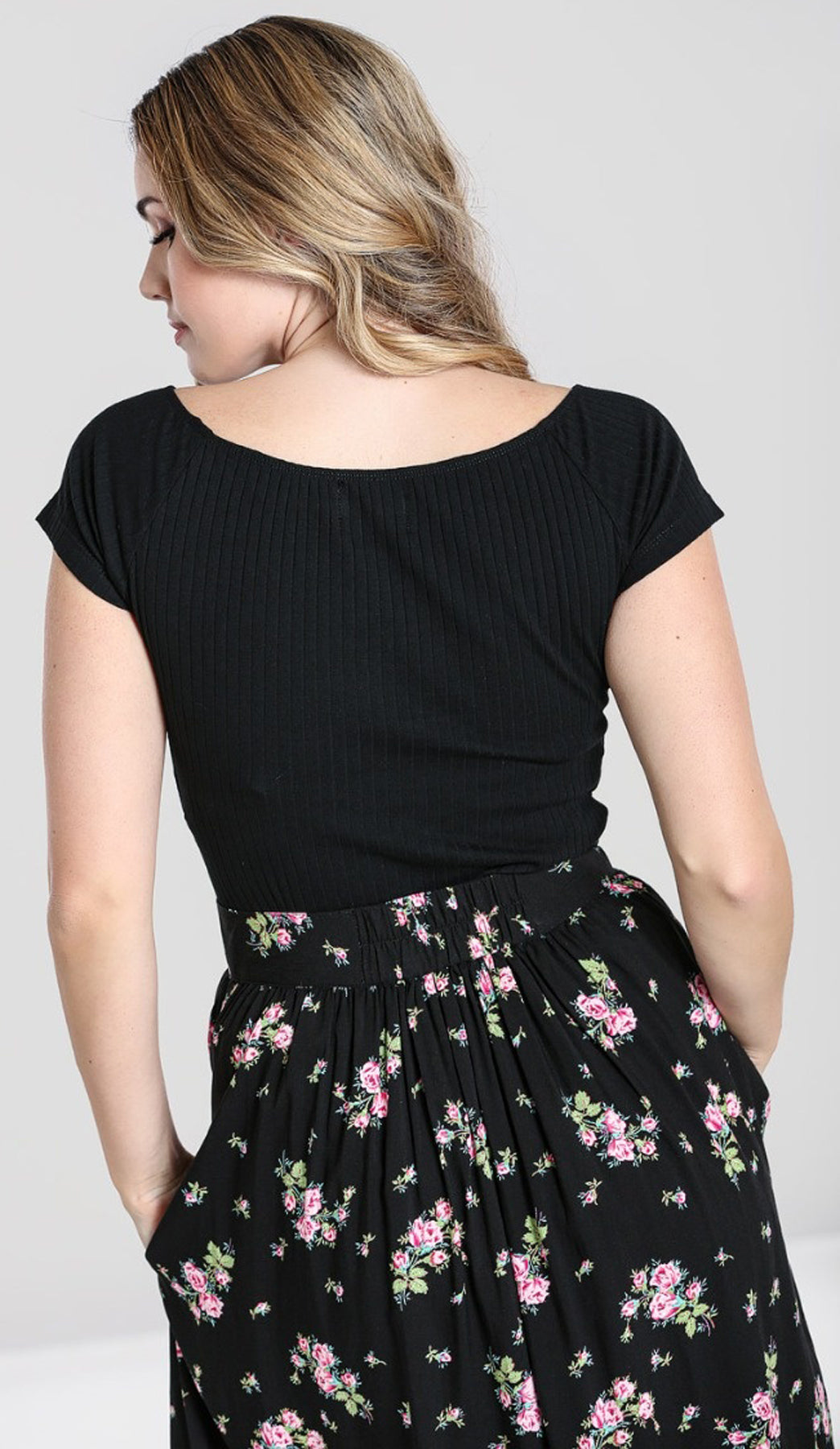 Hell_Bunny_KIMMIE_Vintage_RIBBED_Rippstrick_UNI_Kurzarm_BASIC_SHIRT_Schwarz_killer_kirsche_3