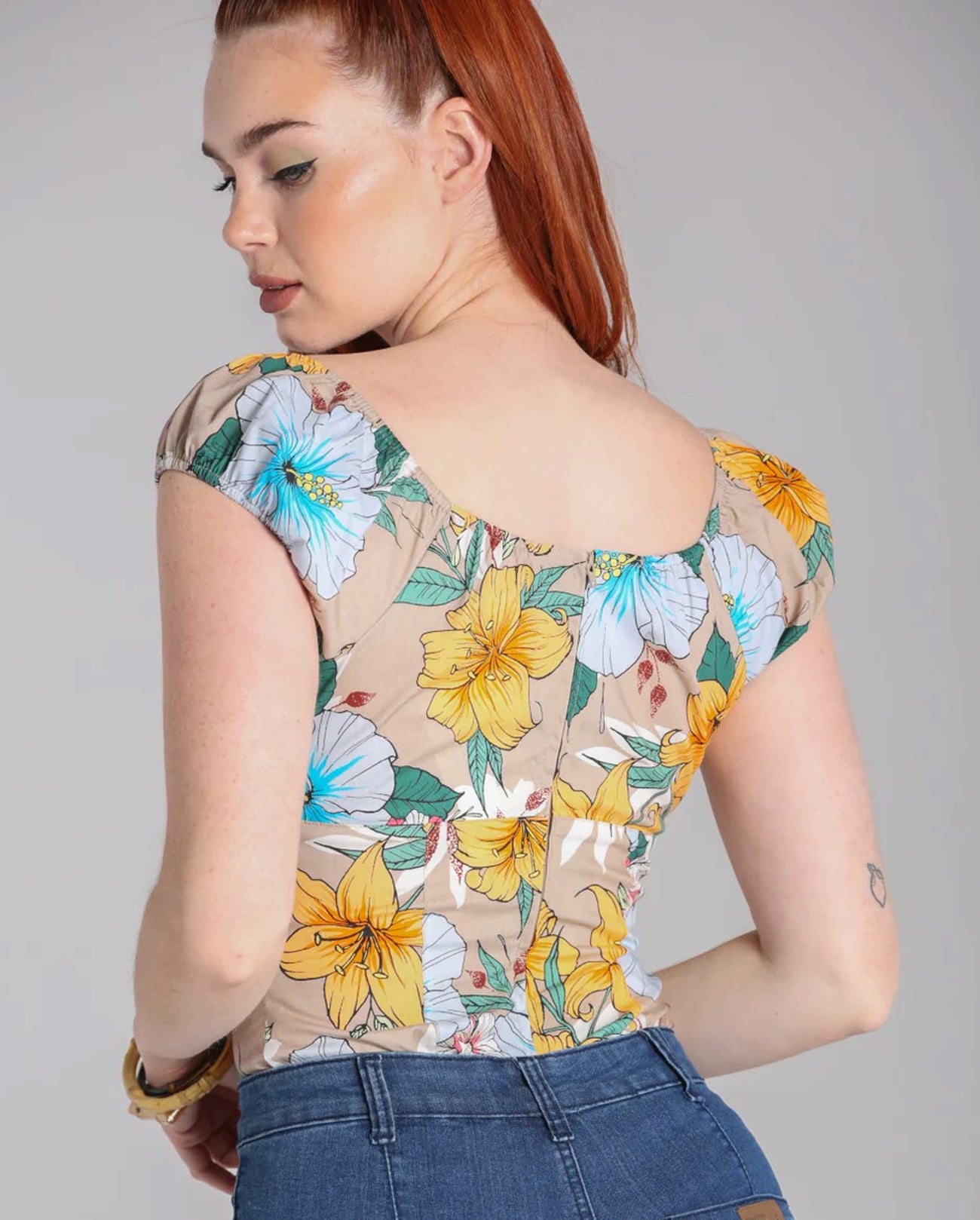 Hell_Bunny_PATTAYA_TROPICAL_Vintage_Floral_Tiki_Hibiscus_SHIRT_Bluse_-_Sand-2ICJRJ7tzjTyqO