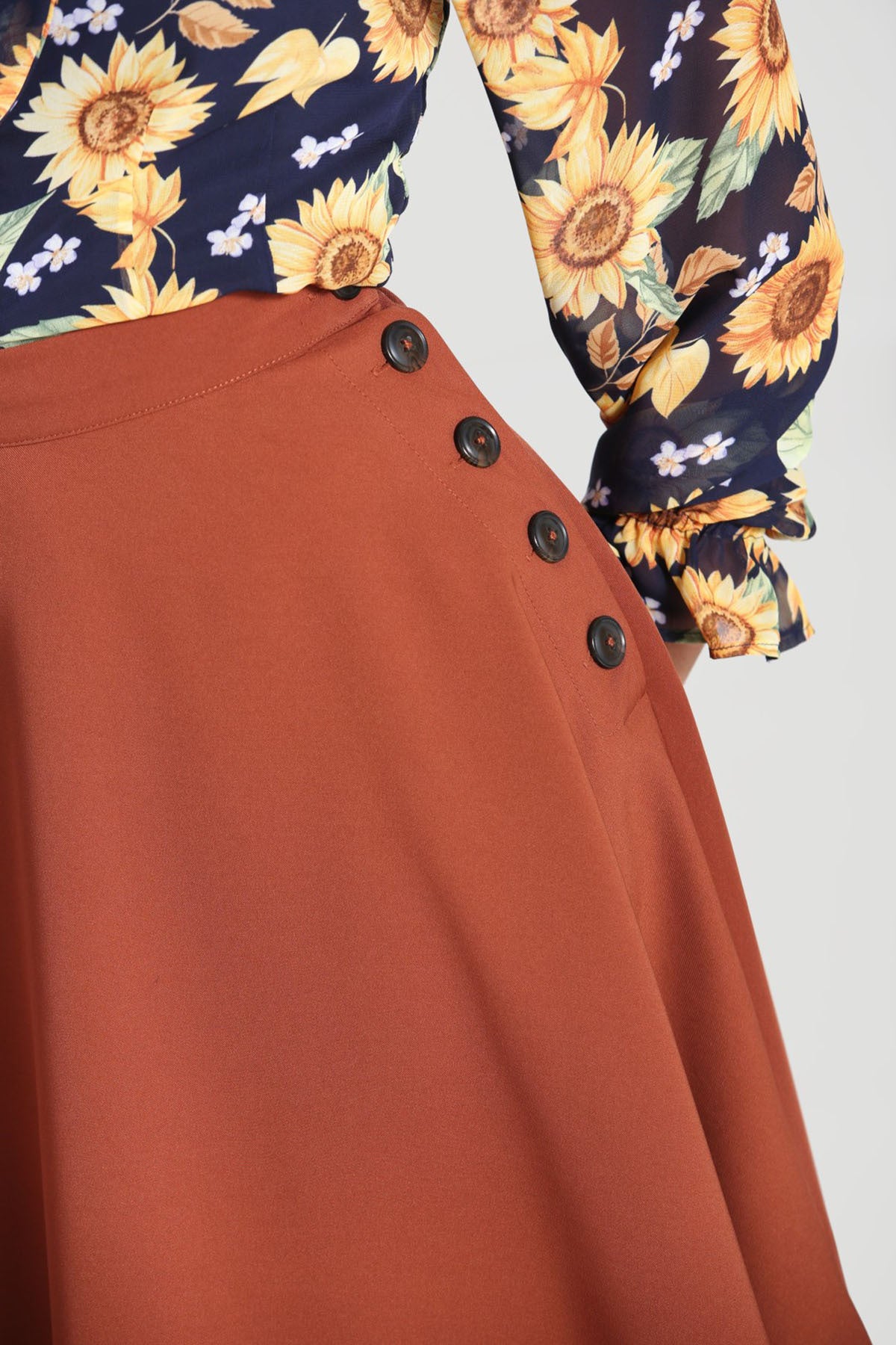 Hell_Bunny_RAVENWOOD_BUTTON_Vintage_PLAIN_High_Waist_SWING_SKIRT_Tellerrock_killer_kirsche_3