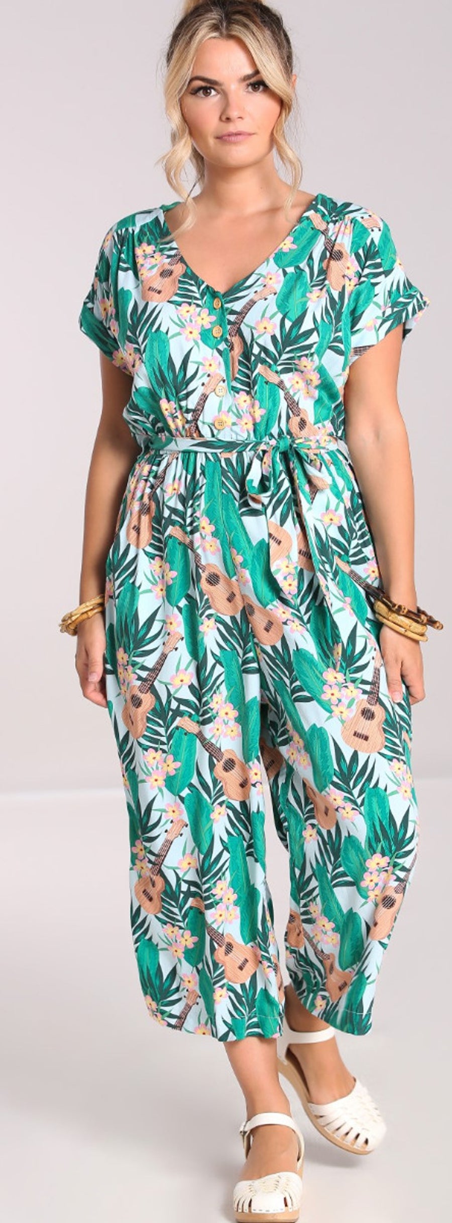 Hell_Bunny_ULULANI_UKULELE_Tropical_TIKI_Hibiskus_Traeger_JUMPSUIT_Overall-1