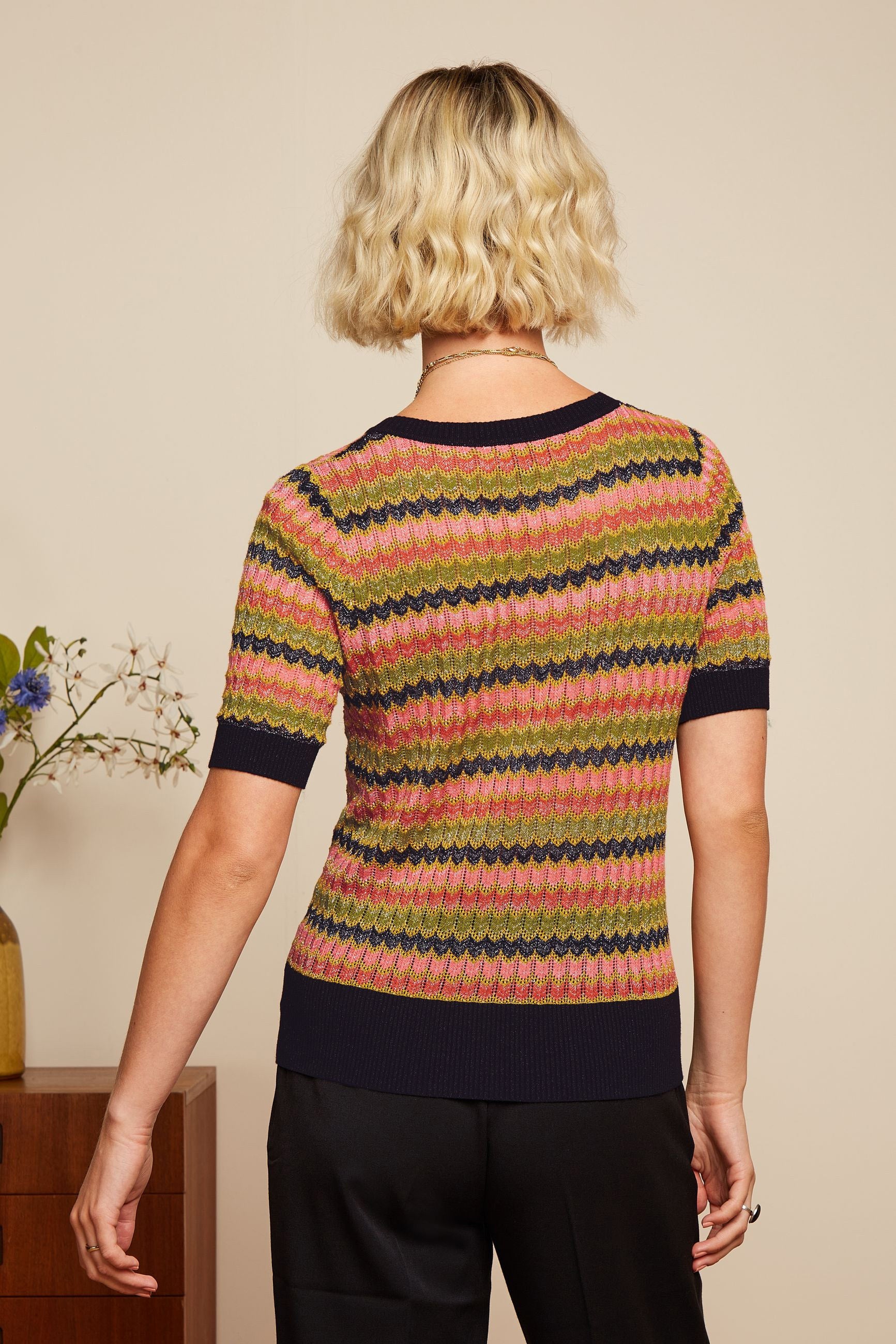 King_Louie_AGNES_MAGIC_Vintage_Zackenmuster_Kurzarm_STRICK_Jumper__SHIRT_-_Schwarz-2