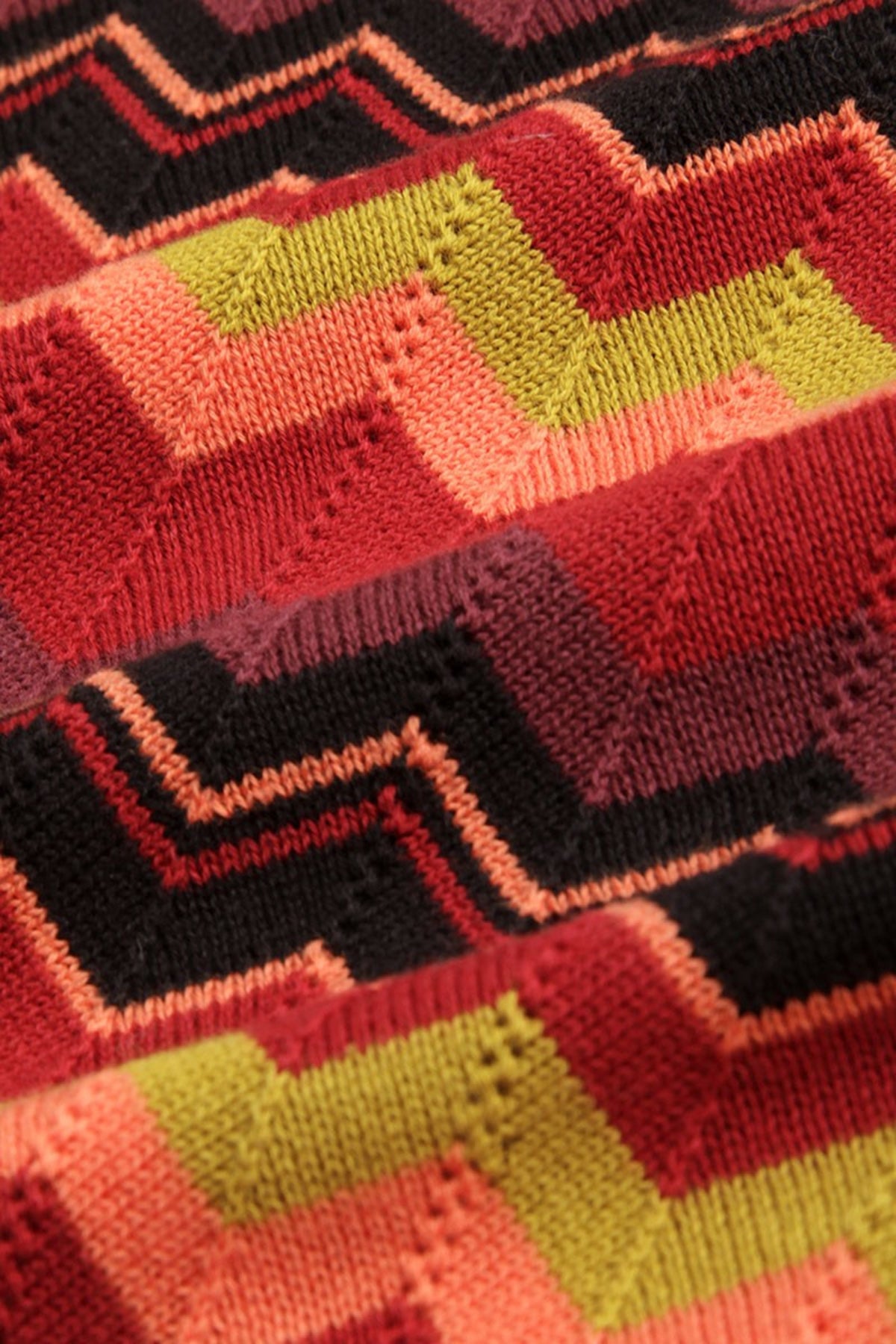 King_Louie_AGNES_TURTLE_SHAKIN_Retro_ZICK-ZACK_Rollkragen_Feinstrick_PULLOVER_Oberteil_killer_kirsche_4