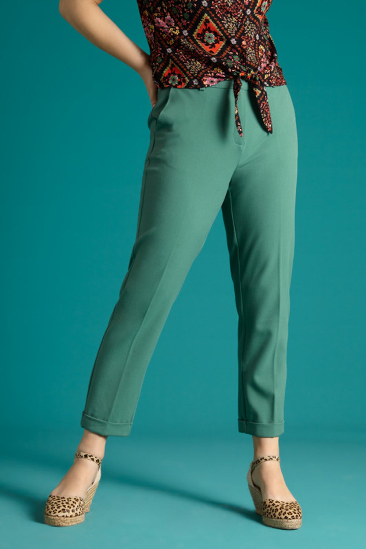 King_Louie_ANN_TUILLERIE_Vintage_Regular_Waist_TWILL_HOSE_Trousers_Gruen_killer_kirsche_4