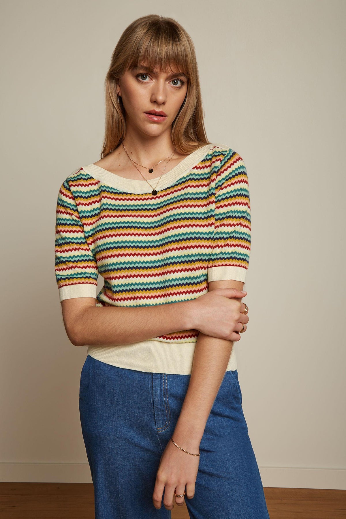 King_Louie_AUDREY_ROMERO60s_Zickzack_U-BOOT_Halbarm_FEINSTRICK_Shirt_Oberteil_Killer_Kirsche-2