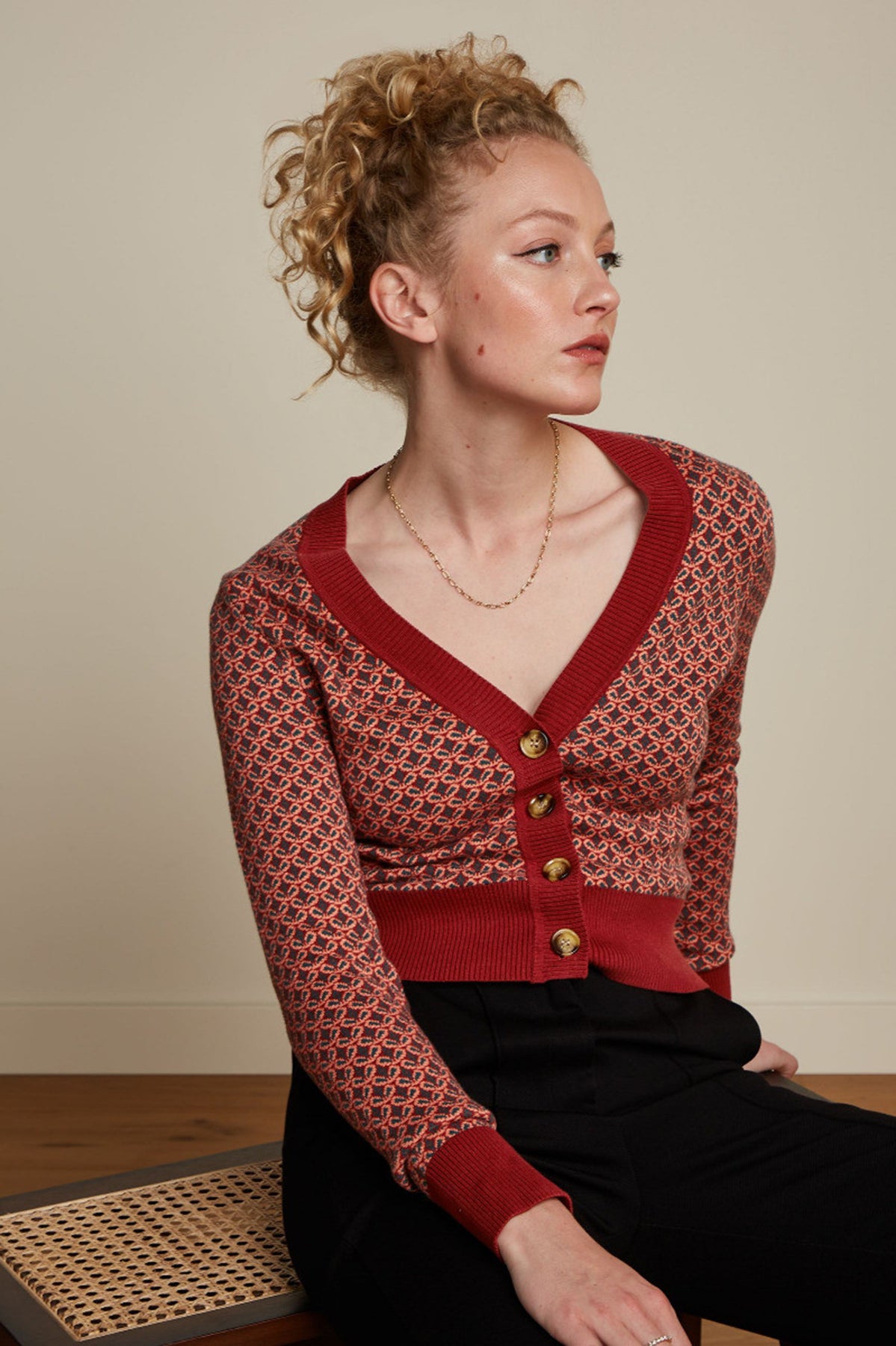 King_Louie_BACKSTAGE_Langarm_V-NECK_Knit_Strickjacke_CARDIGAN_killer_kirsche_1