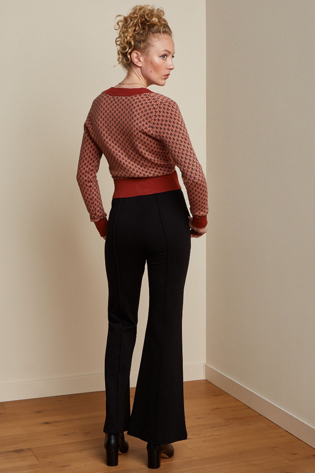 King_Louie_BACKSTAGE_Langarm_V-NECK_Knit_Strickjacke_CARDIGAN_killer_kirsche_3