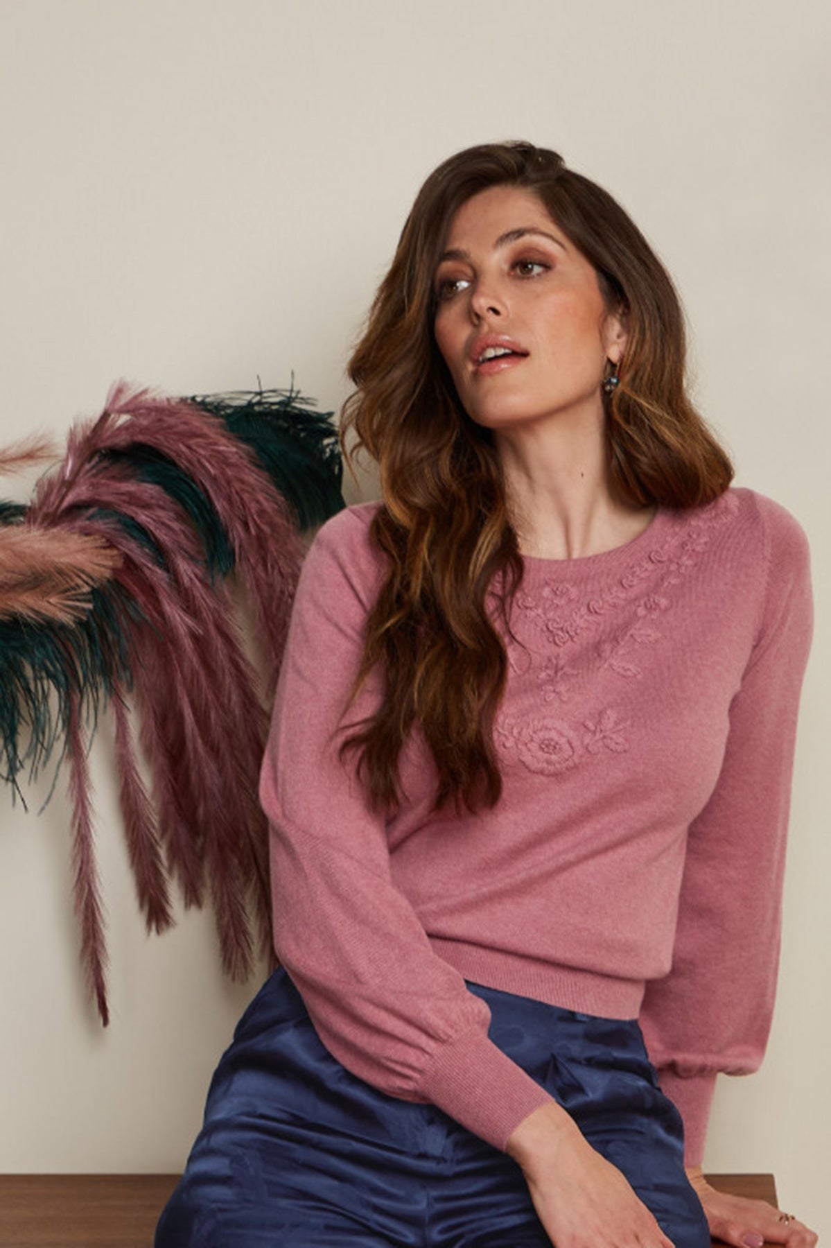 King_Louie_BELL_TOP_SIMEON_Embroidery_BLUMEN_Ballonaermel_PULLOVER_-_Mesa_Pink_Killer_Kirsche-2