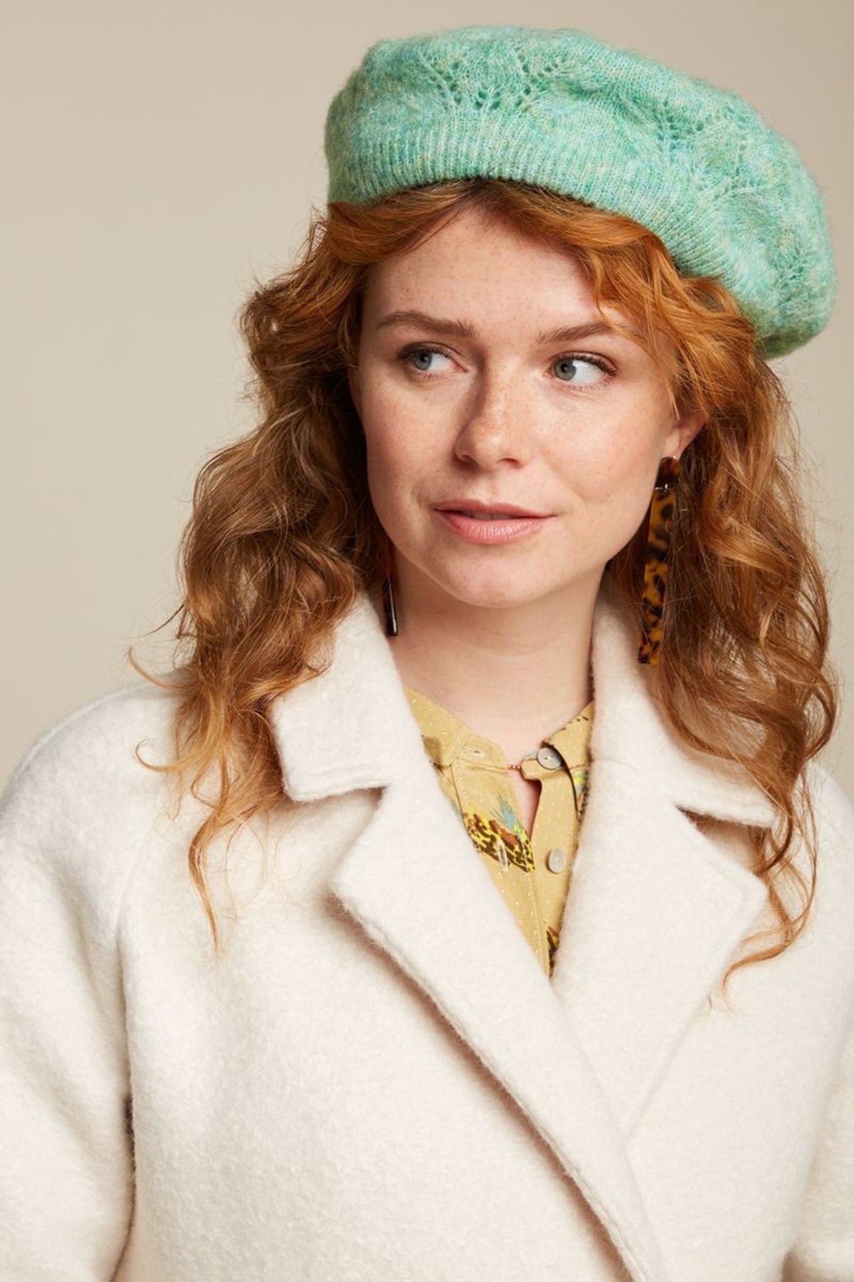 King_Louie_BERET_FARFALLE_Lochmuster_Vintage_STRICK_Retro_Hat_BASKENMueTZE_killer_kirsche_1