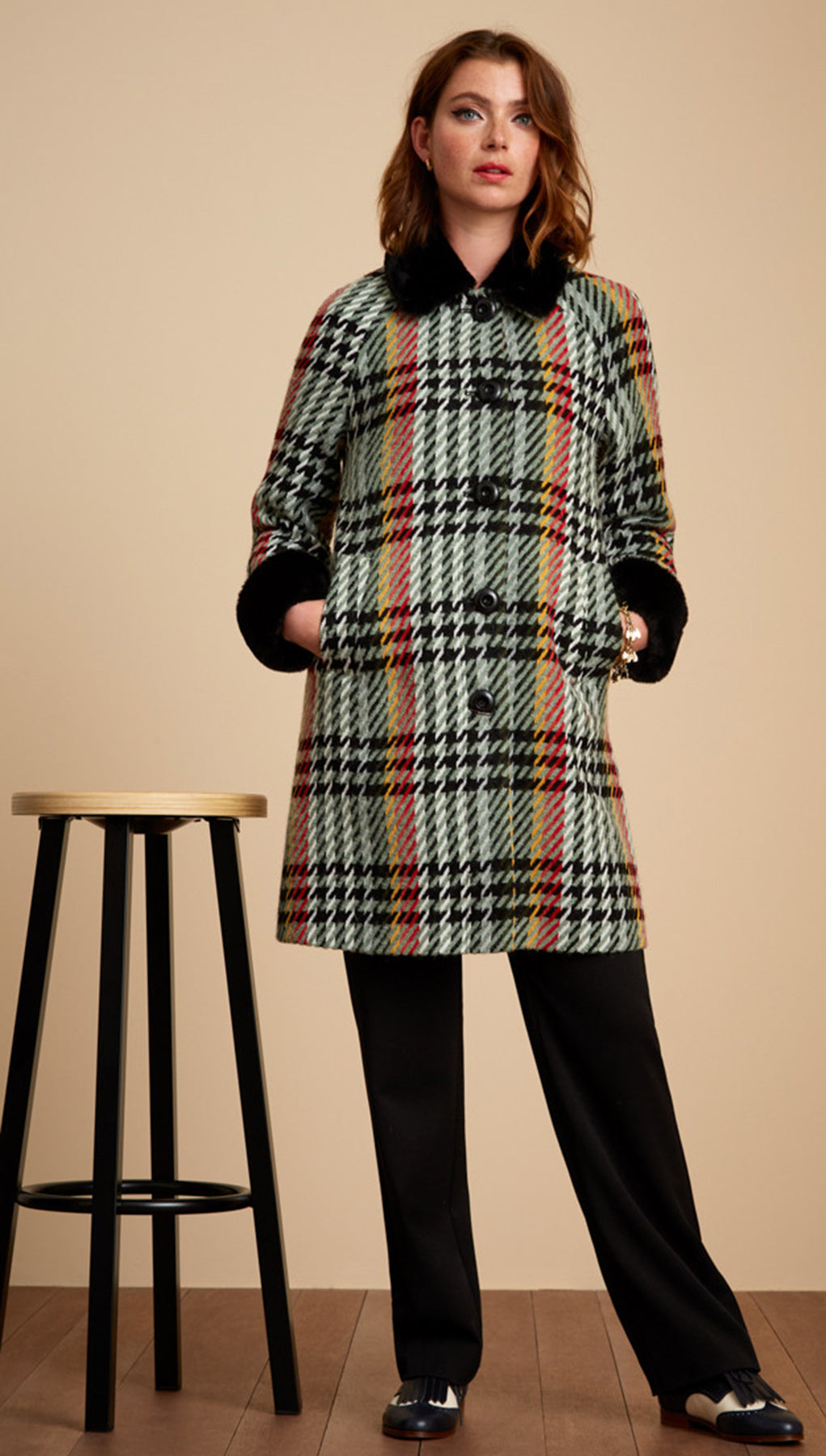 King_Louie_BONNIE_LEMAIRE_CHECK_Hahnentritt_KARO_Kunstpelz_MANTEL_Coat_killer_kirsche_2