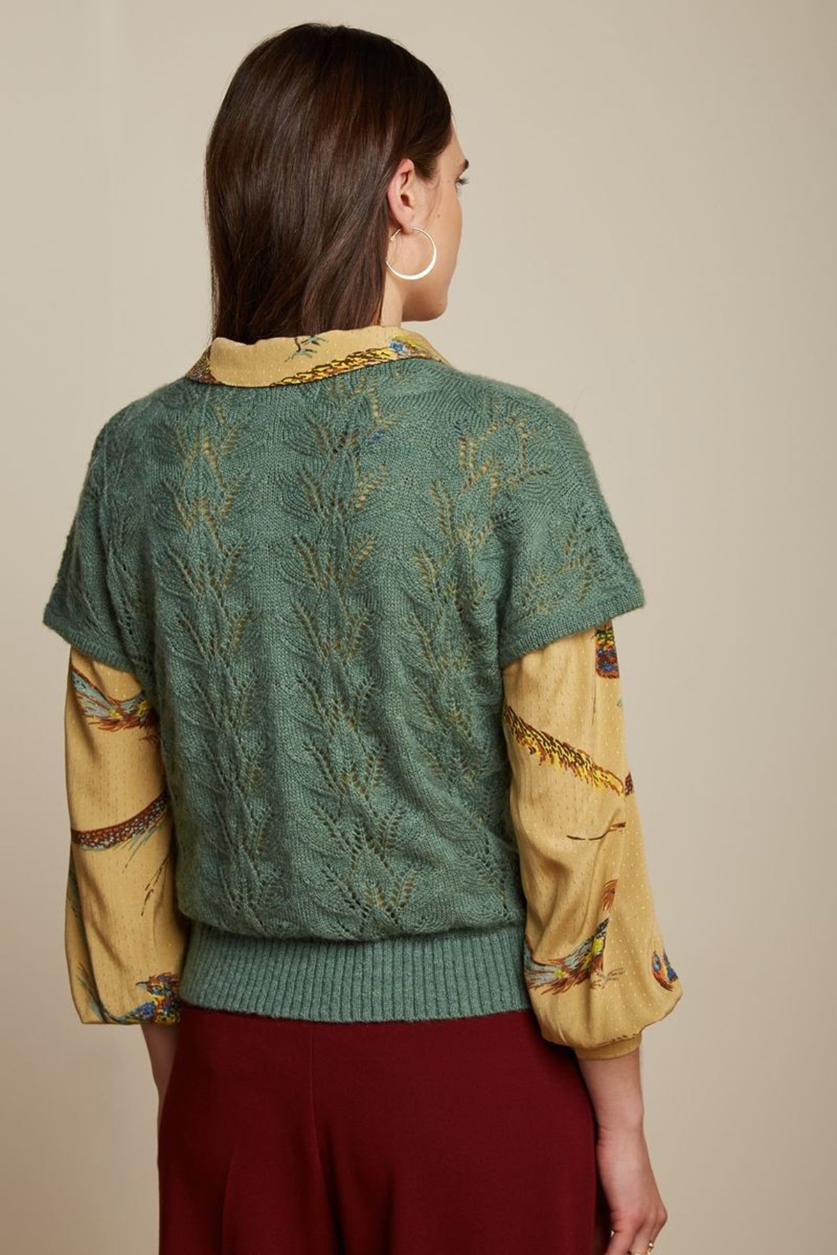 King_Louie_BUTTON_FARFALLE_Lochmuster_V-Neck_Kurzarm_CARDIGAN_Top_-_Fir_Green_Killer_Kirsche-45Ya4tW7lajKYO