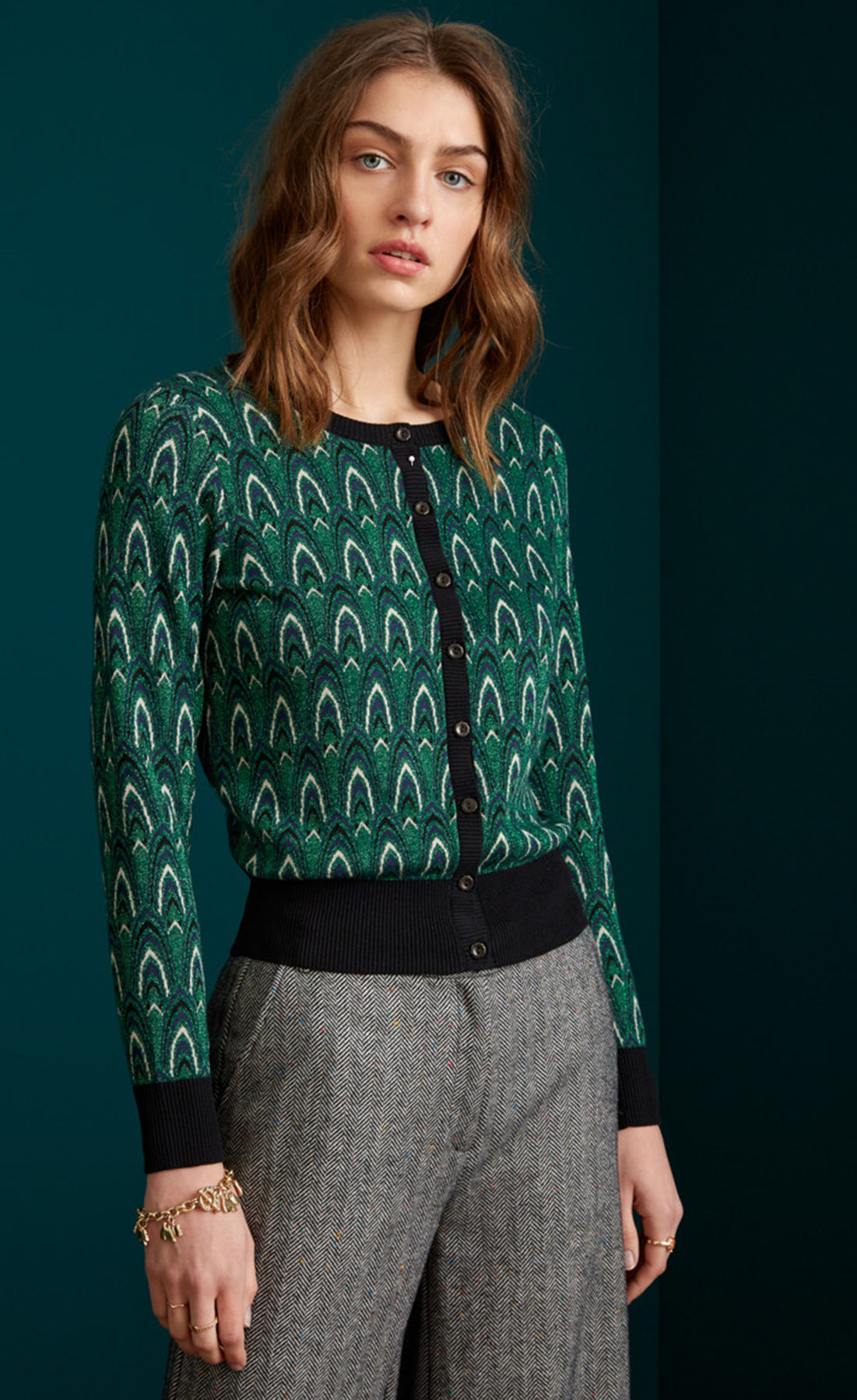 King_Louie_CARDI_CRAFT_Retro_JACQUARD_Rundhals_Langarm_CARDIGAN_Strickjacke_killer_kirsche_2