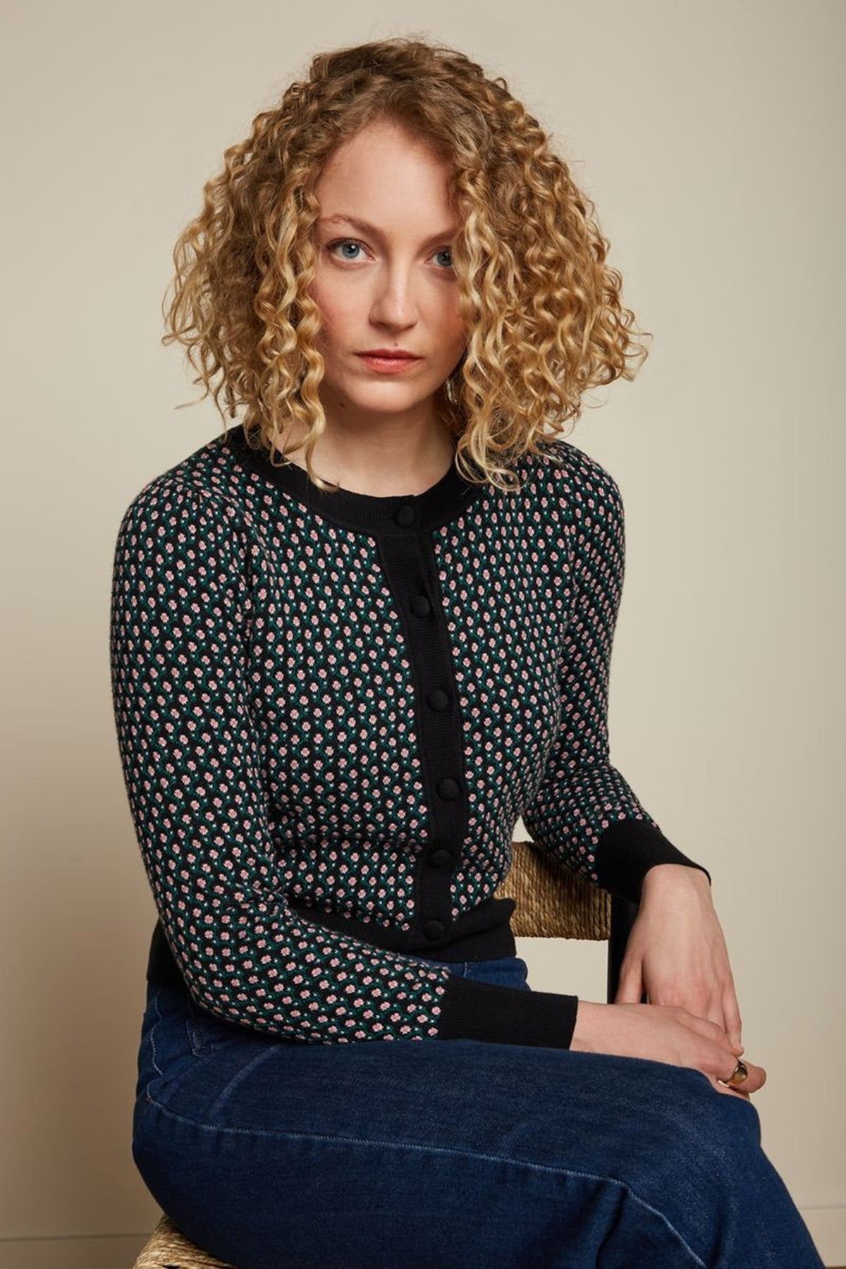 King_Louie_CARDI_PUFF_MAYAN_Retro_JACQUARD_Rundhals_KASCHMIR_Langarm_CARDIGAN_Strickjacke_killer_kirsche_1