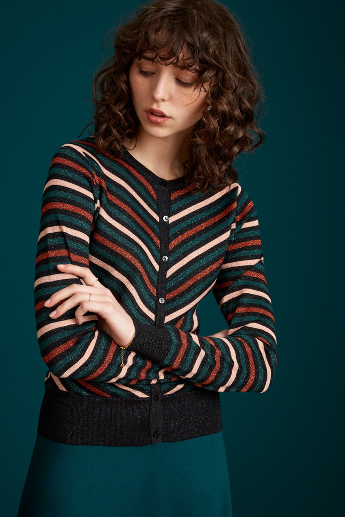 King_Louie_CARDI_Retro_CABANA_STRIPE_Rundhals_Langarm_CARDIGAN_Strickjacke_killer_kirsche_2mKb74DOaZyBxx