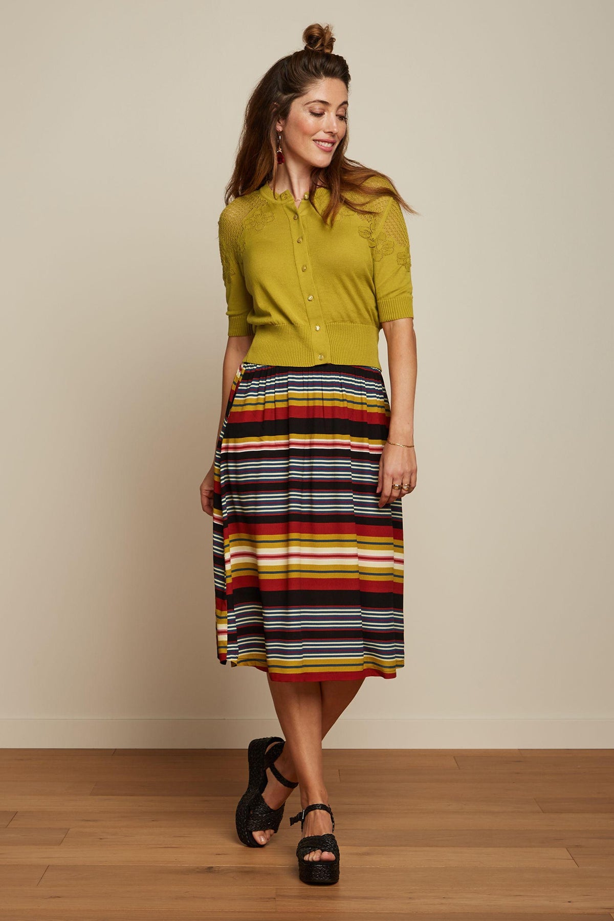 King_Louie_CARDI_YOKE_BONET_Retro_Lochmuster_Rundhals_Vintage_Kurzarm_Cardigan_Strickjacke_-_Koi_Yellow_killer_kirsche_2mW0GGQwSFynm7