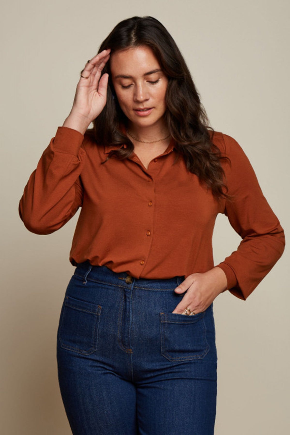King_Louie_CARINA_BASIC_Retro_PLAIN_Langarm_BLUSE_Oberteil_Blouse_-_Cognac_Orange_Killer_Kirsche-3