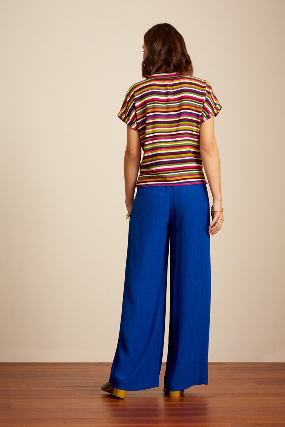 King_Louie_CLARA_STRIPE_Retro_STREIFEN_V-Neck_Kurzarm_KNOT_BLOUSE_Bluse_Killer_Kirsche-4