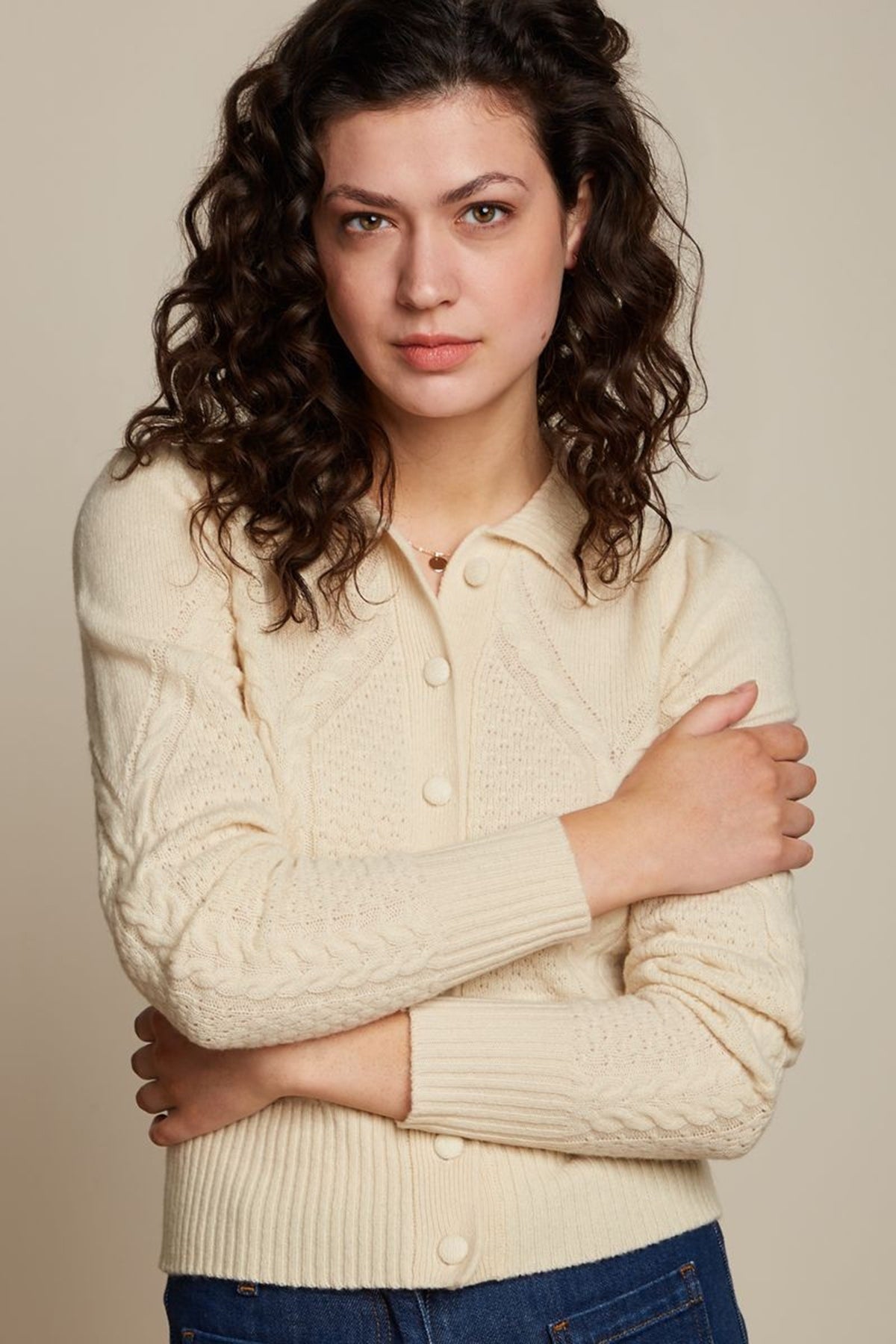 King_Louie_COLLA_ORNELLA_Vintage_ZOPFMUSTER_Lammwoll_Langarm_CARDIGAN_Strickjacke_-_Creme_killer_kirsche_1