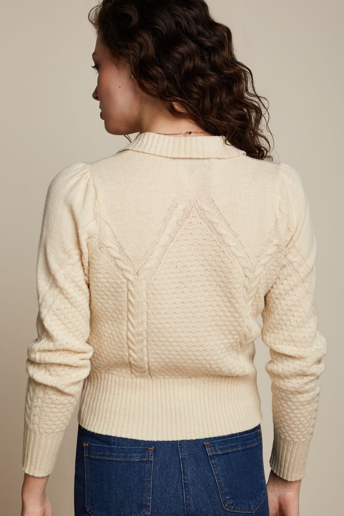 King_Louie_COLLA_ORNELLA_Vintage_ZOPFMUSTER_Lammwoll_Langarm_CARDIGAN_Strickjacke_-_Creme_killer_kirsche_2